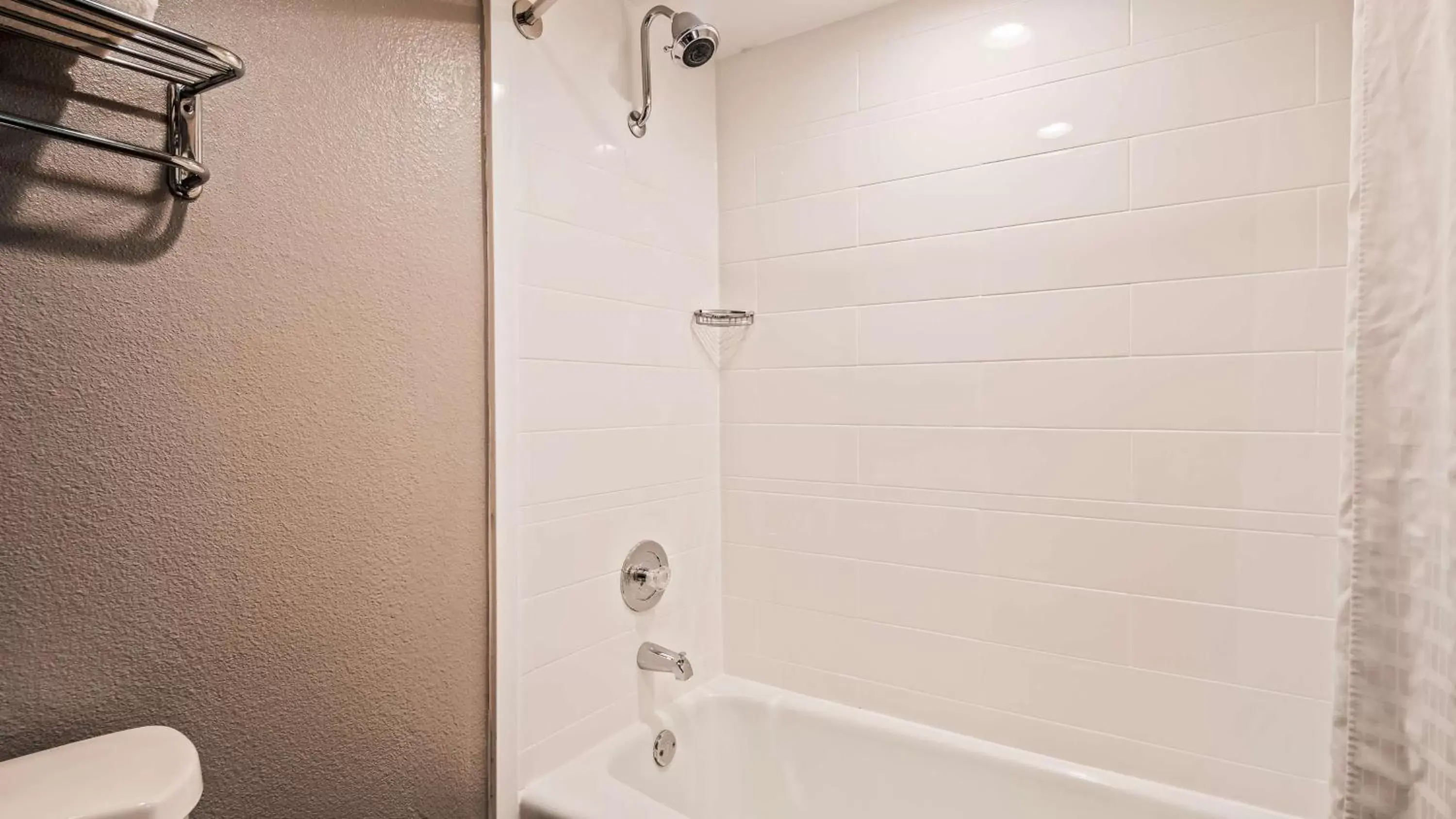 Bathroom in Best Western Yacht Harbor Hotel