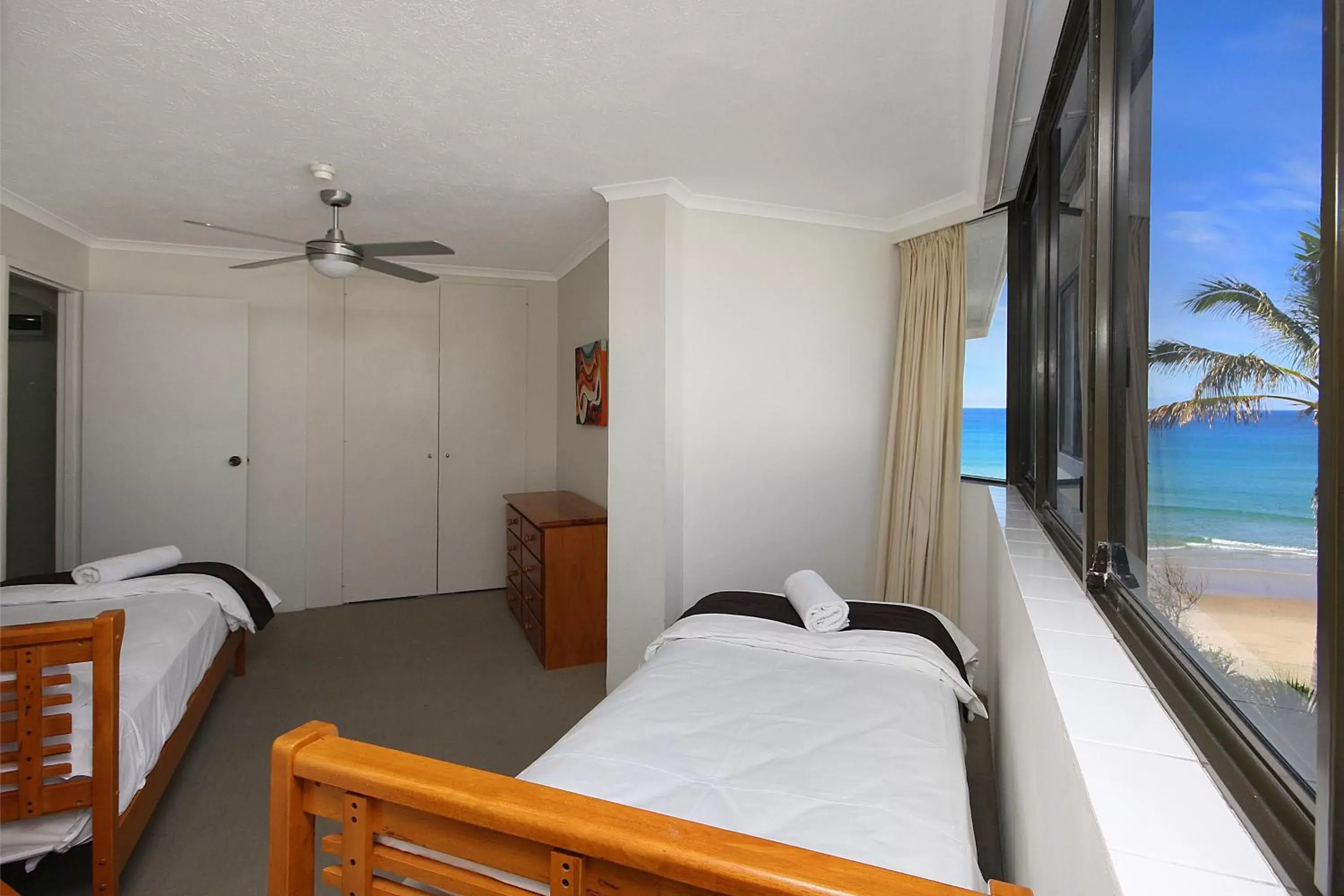 Bedroom, Bed in Spindrift on the Beach - Absolute Beachfront