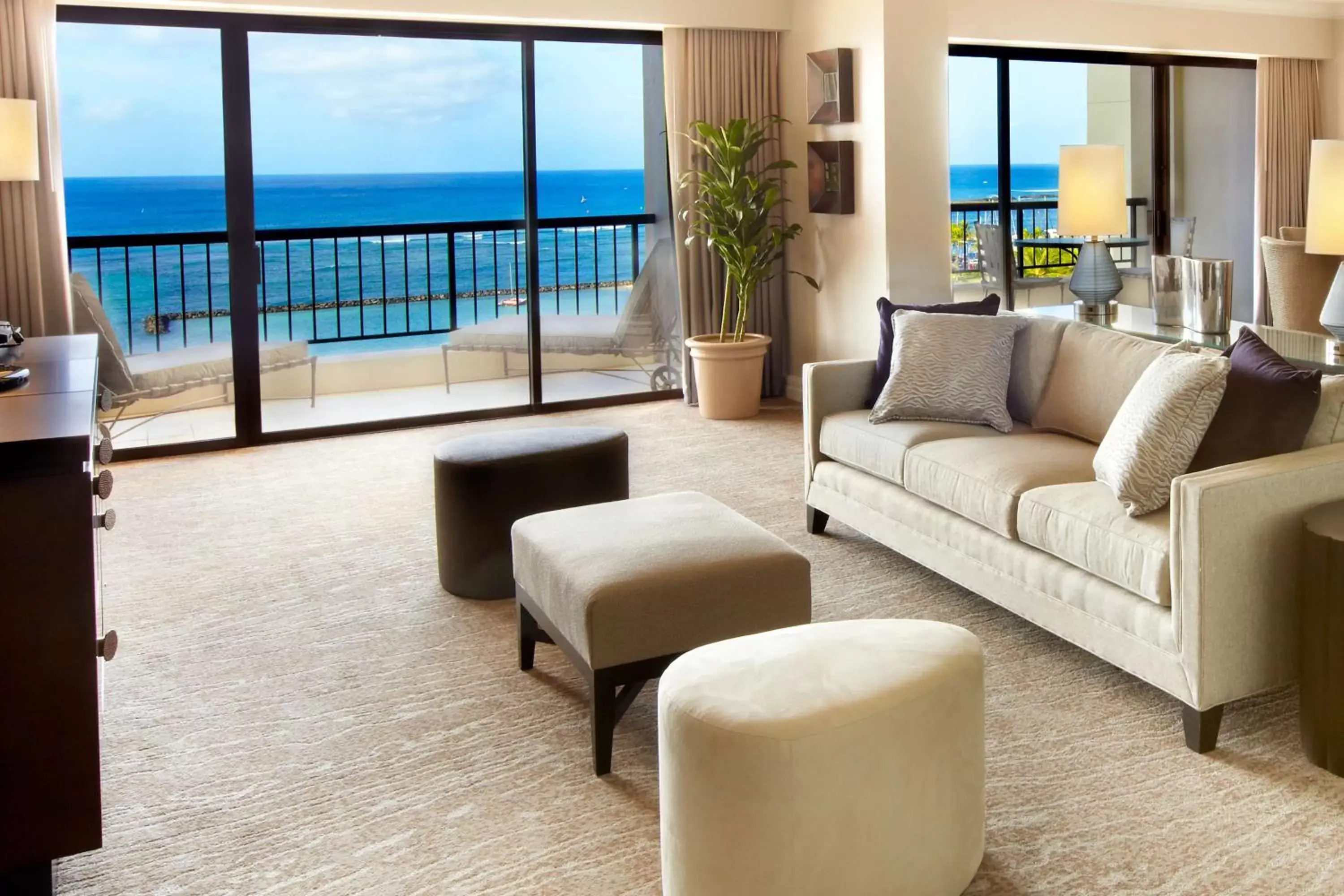 Living room, Sea View in Hilton Hawaiian Village Waikiki Beach Resort
