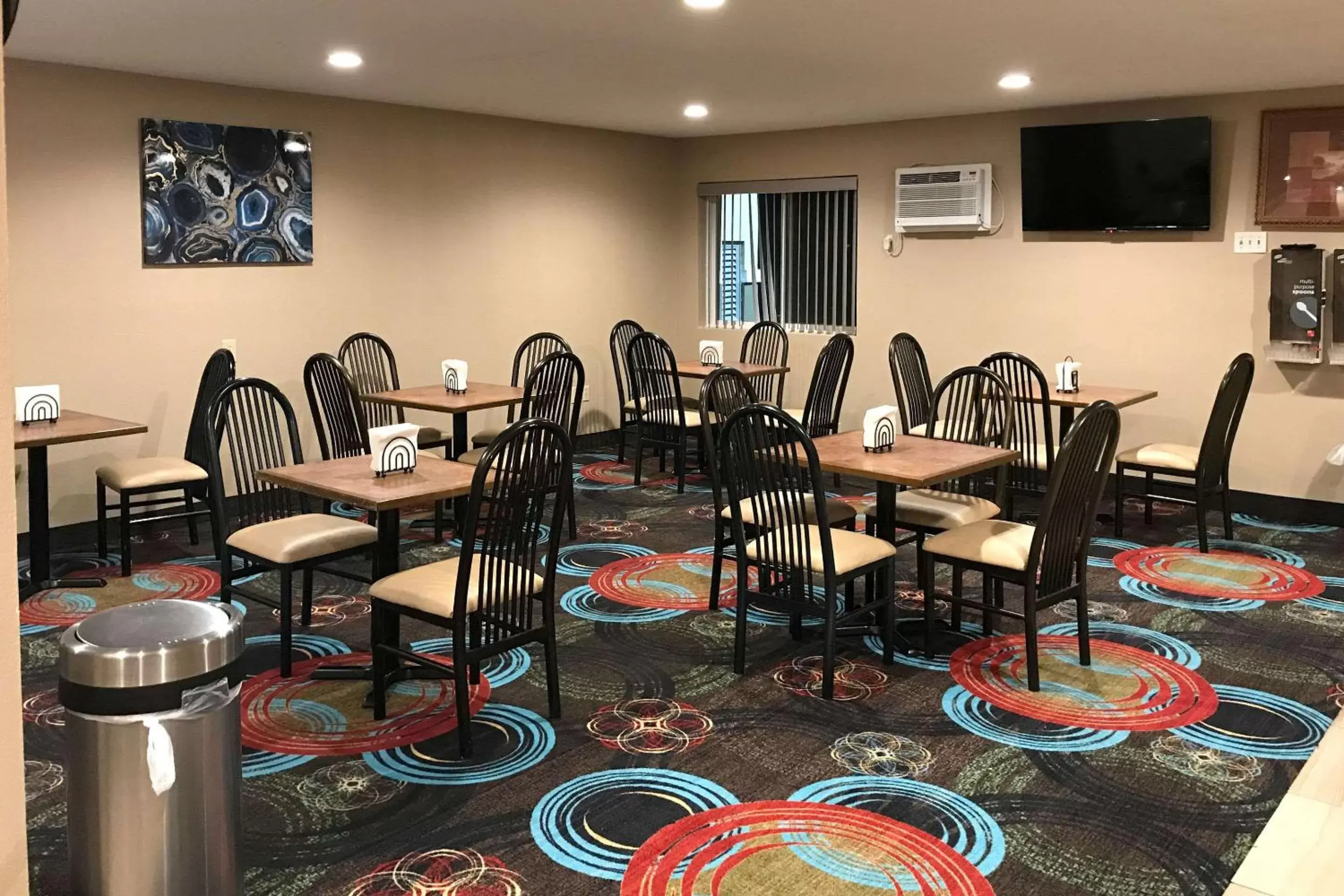 Restaurant/Places to Eat in Econo Lodge La Crosse