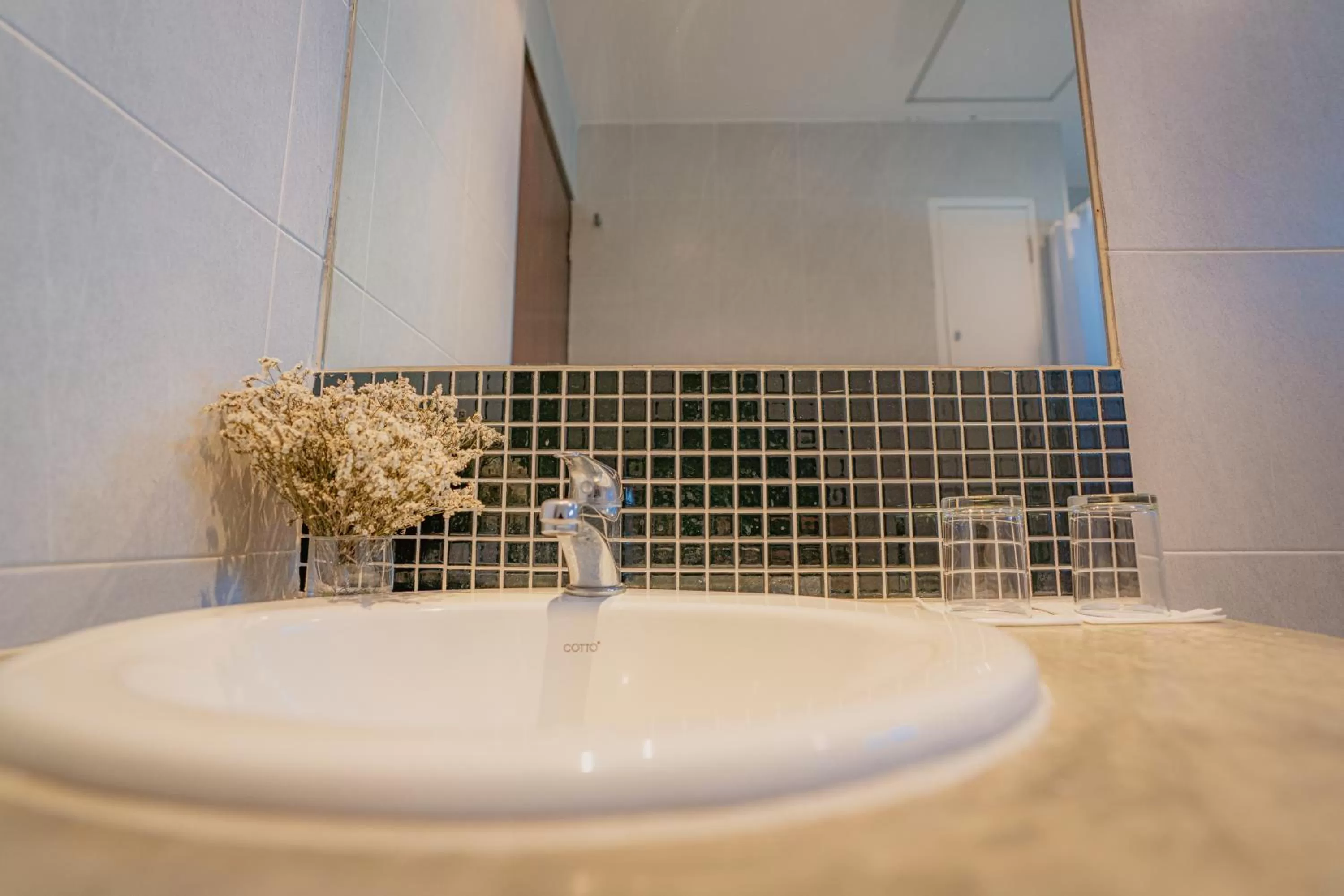 Bathroom in Peace Land Khaosan