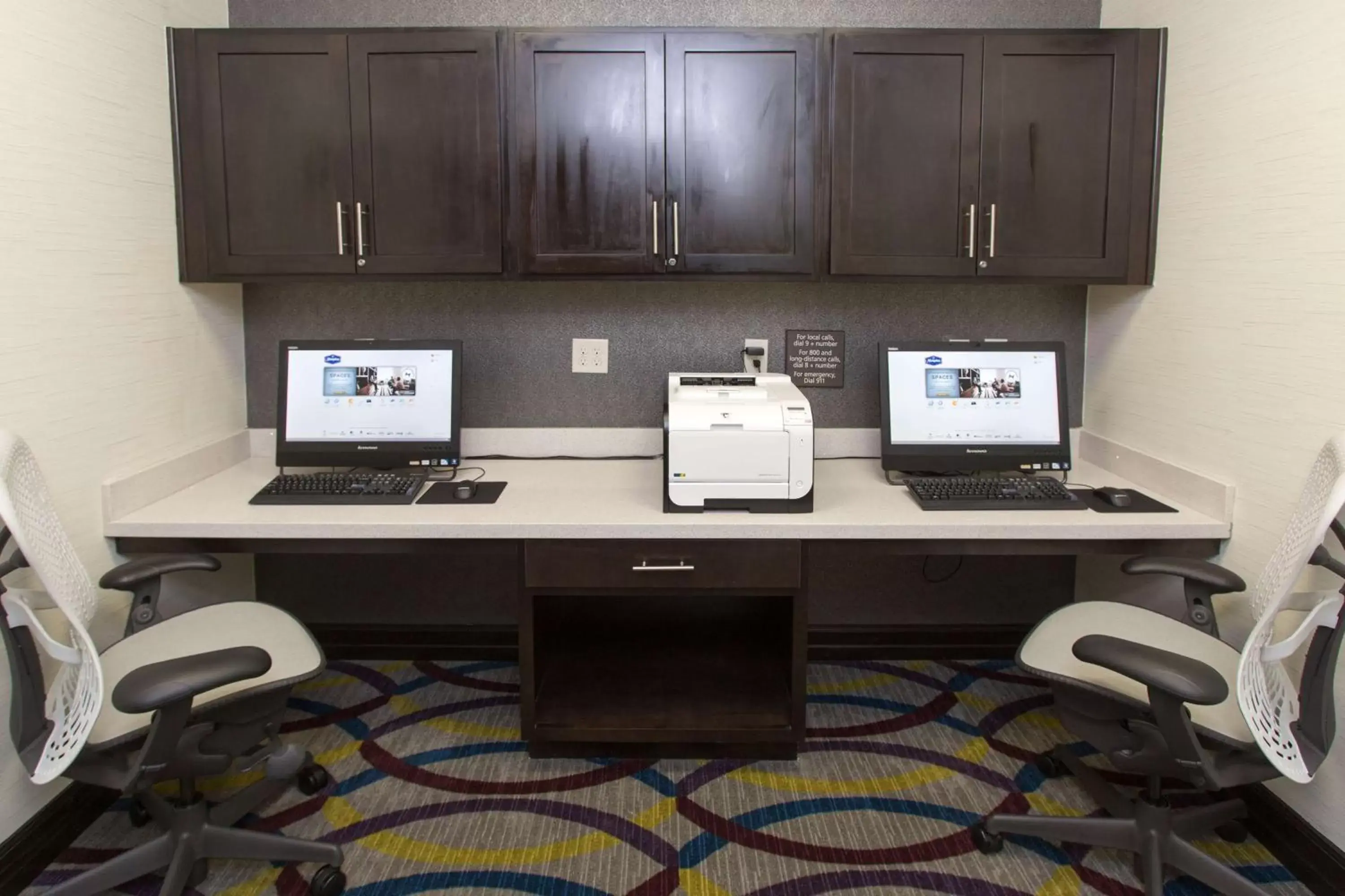 Dining area in Hampton Inn and Suites Missouri City