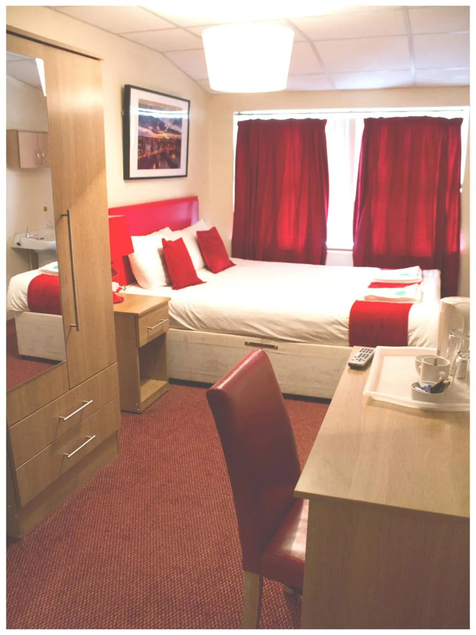 Photo of the whole room in Hotel Express Newcastle Gateshead