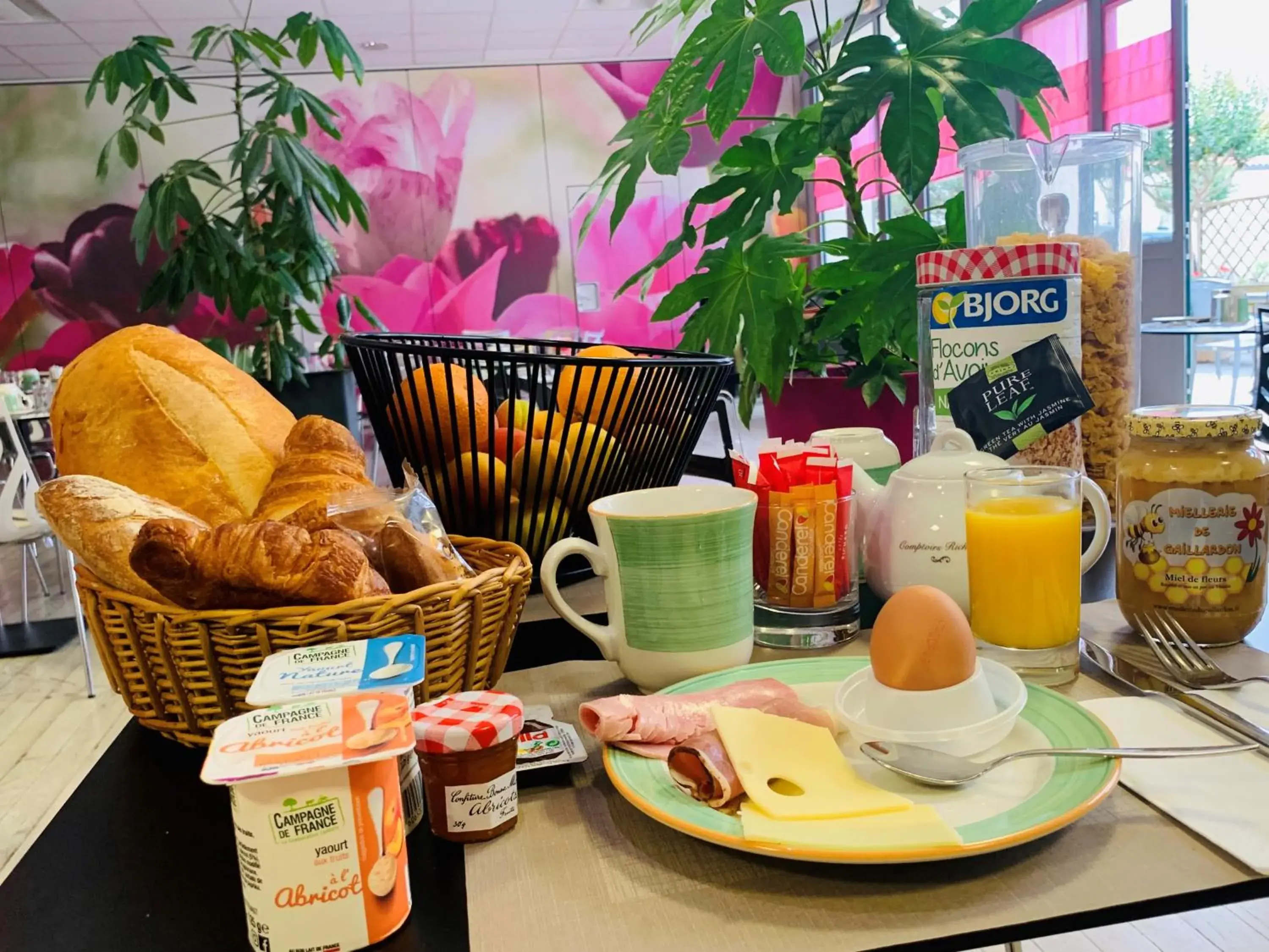 Continental breakfast, Breakfast in Logis Le Fontarabie