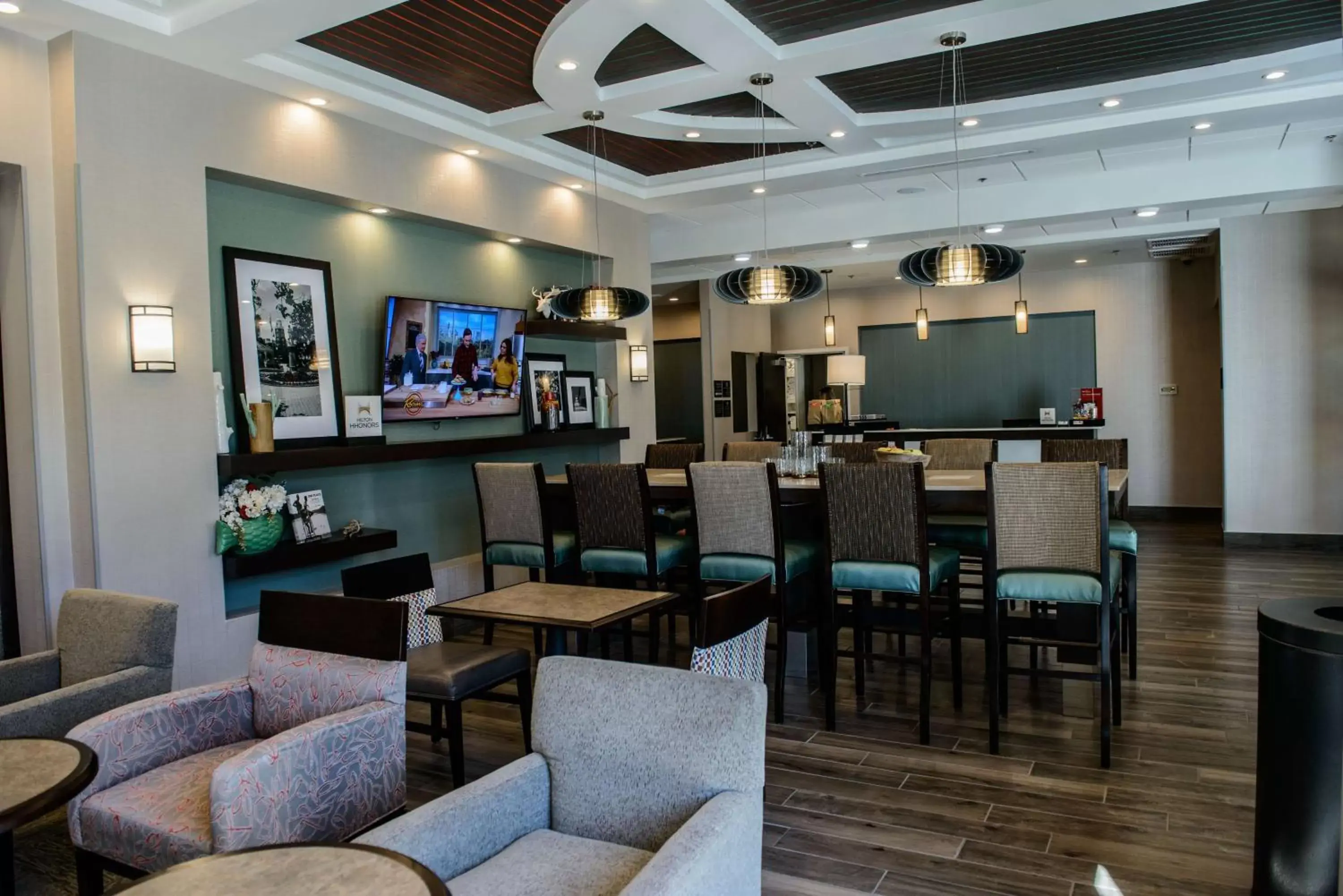 Dining area, Lounge/Bar in Hampton Inn Bainbridge, GA