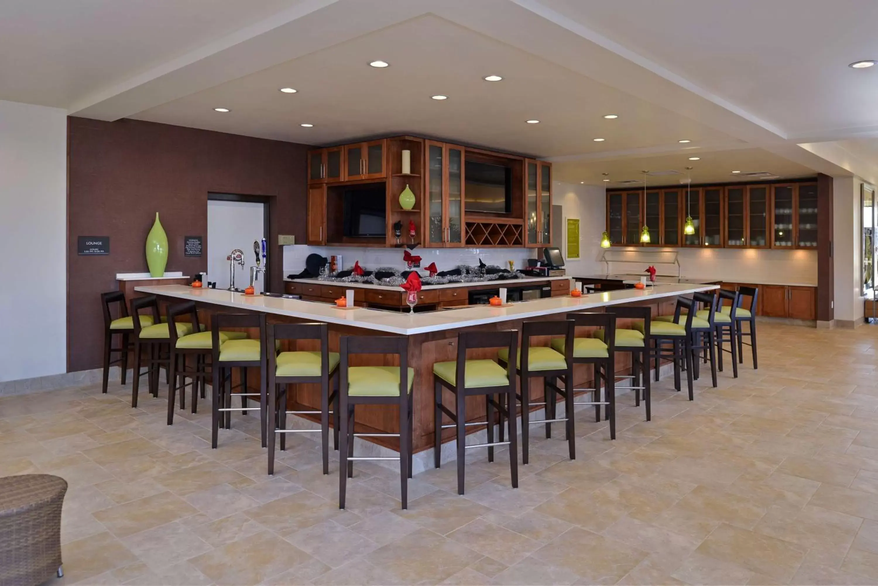 Lounge or bar in Hilton Garden Inn West Chester