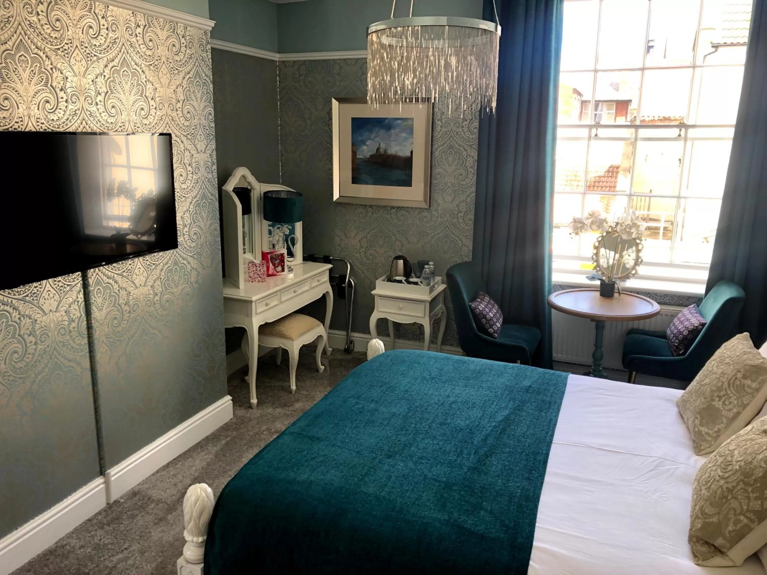 Bed, TV/Entertainment Center in Highgate House