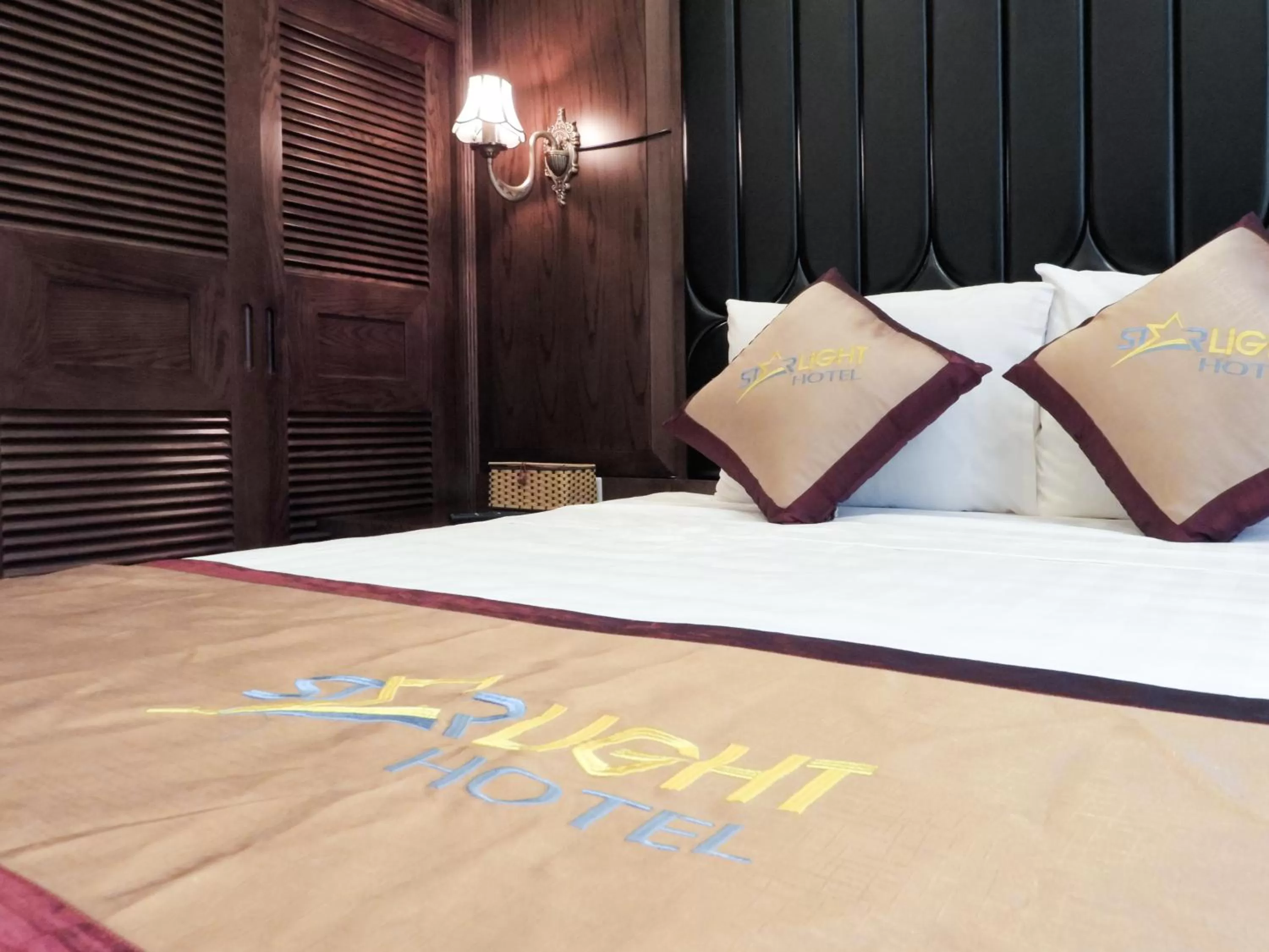 HaLong Starlight Inn & Travel