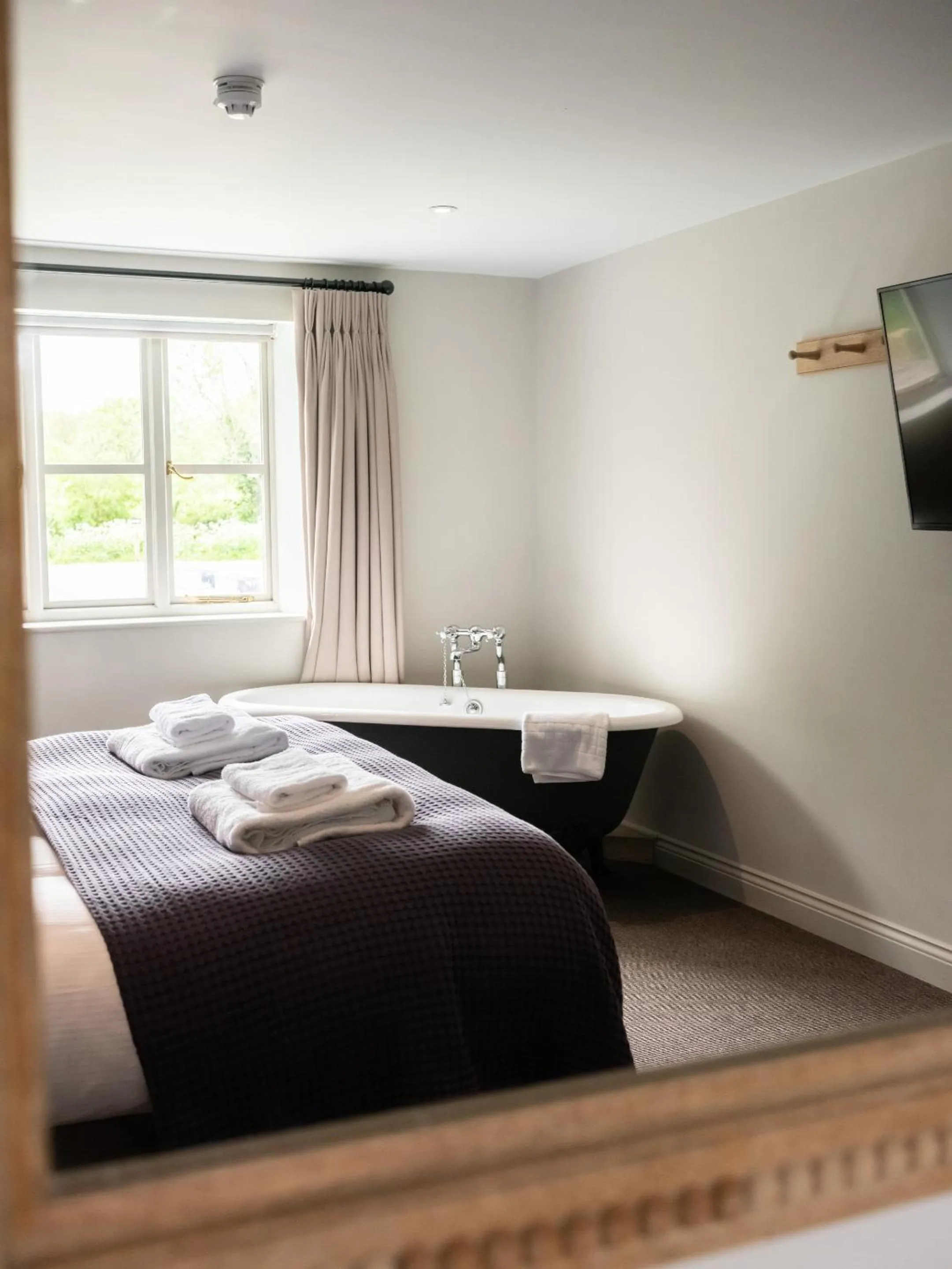 Bedroom, Bed in The Stump