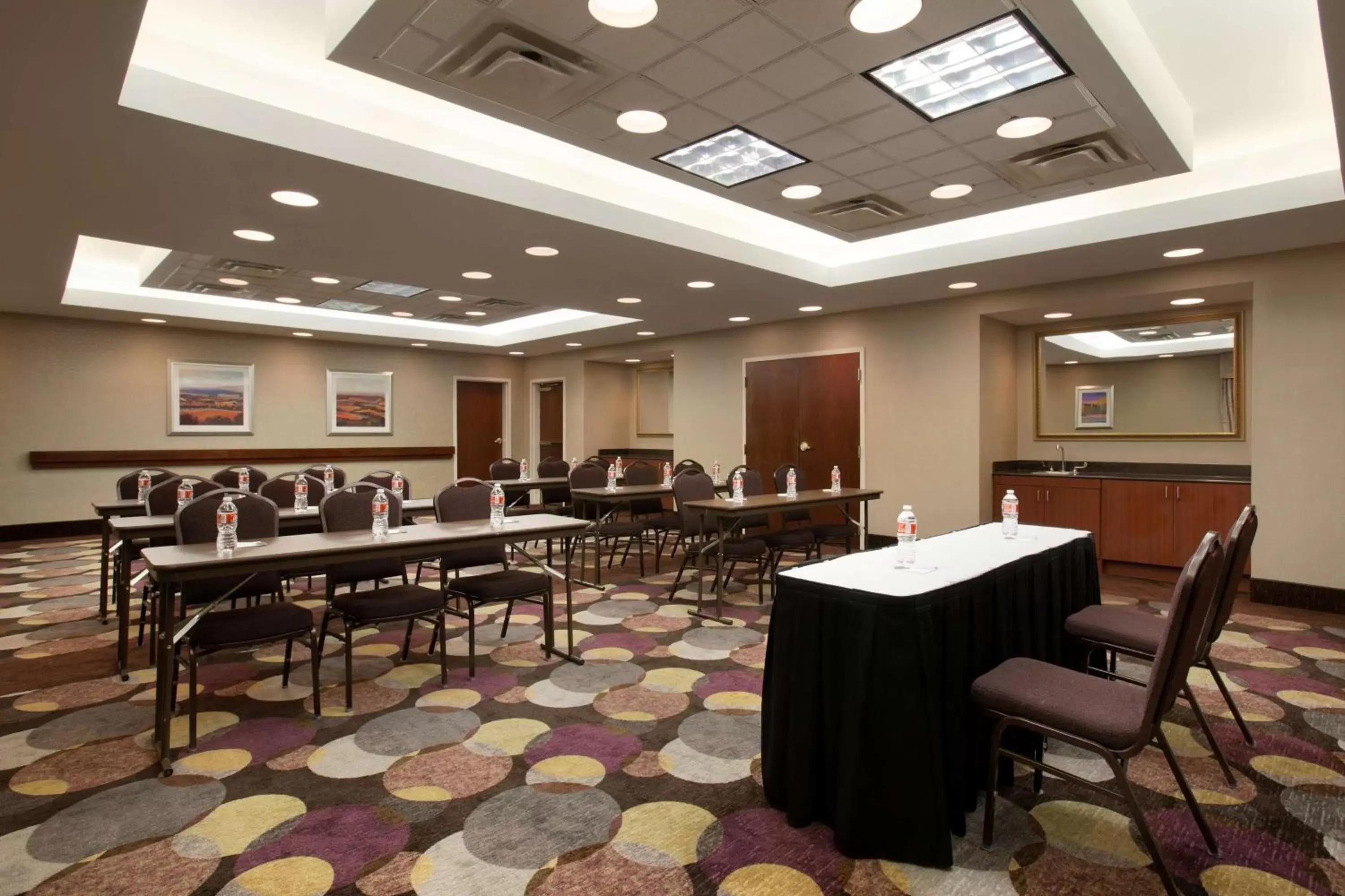 Meeting/conference room, Restaurant/Places to Eat in Hampton Inn & Suites San Marcos