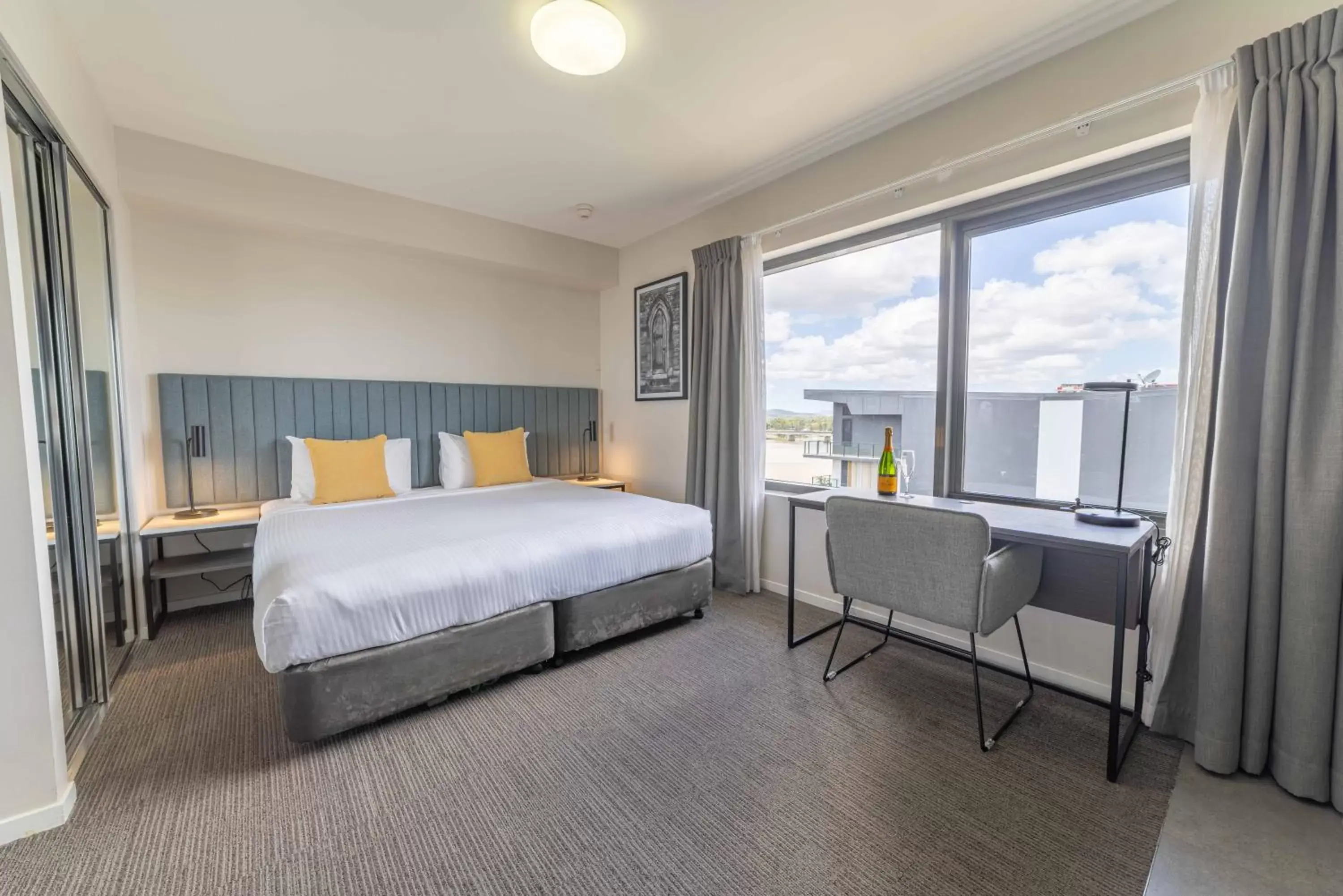 Photo of the whole room, Bed in Quest Rockhampton Photo of the whole room, Bed in Quest Rockhampton