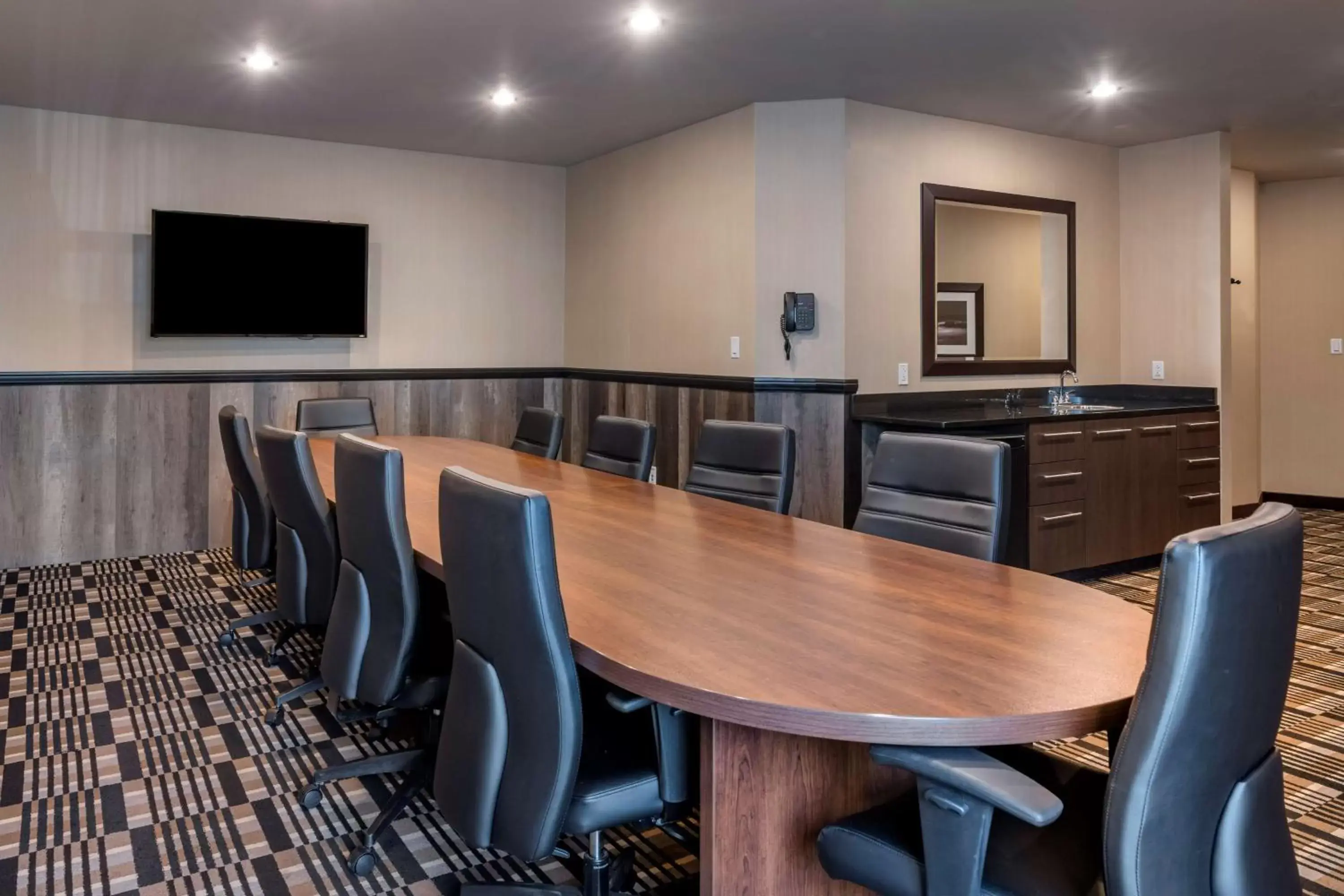 Meeting/conference room in Best Western Plus Bridgewater Hotel & Convention Centre