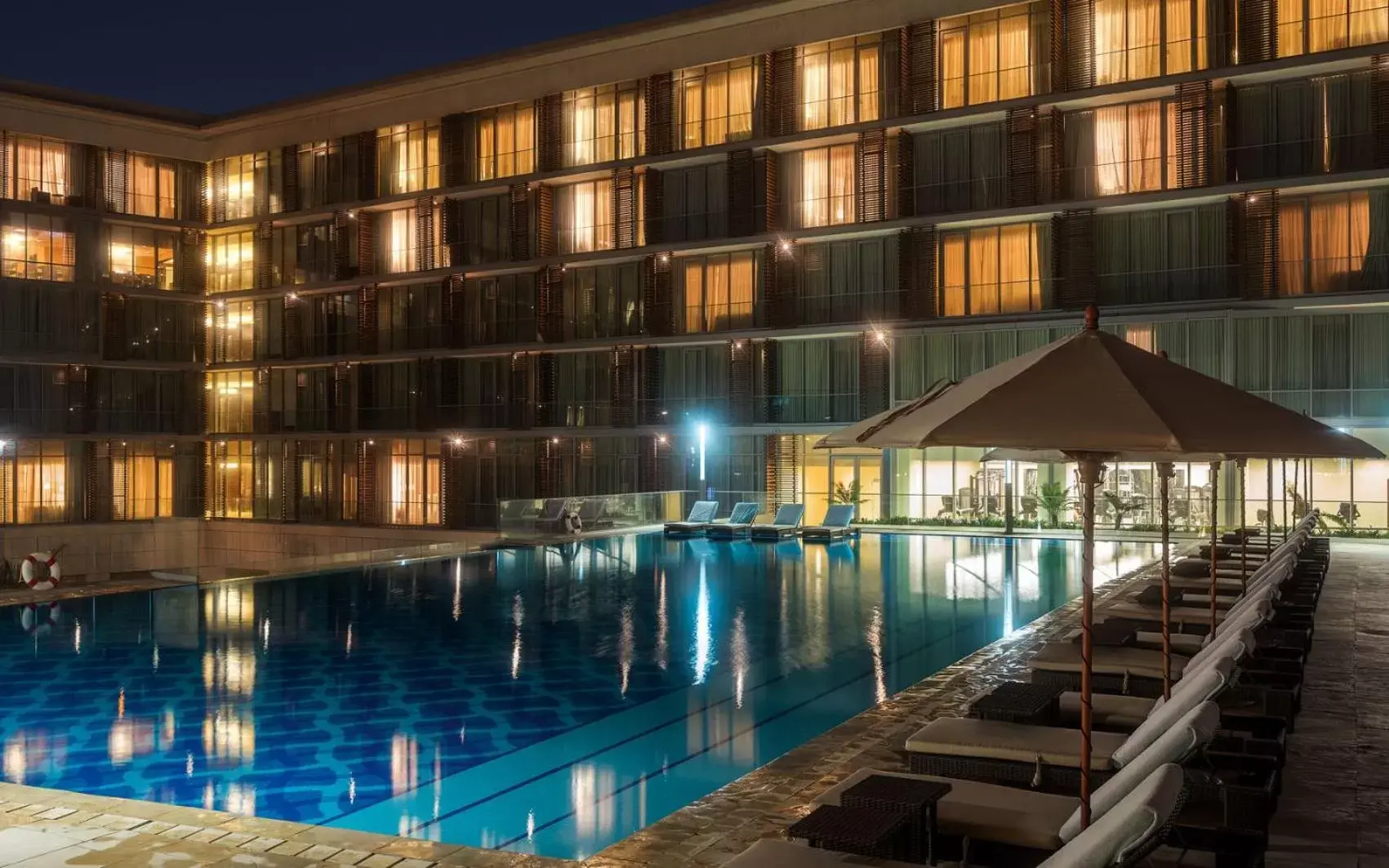 Swimming pool, Property Building in Kempinski Hotel Gold Coast City