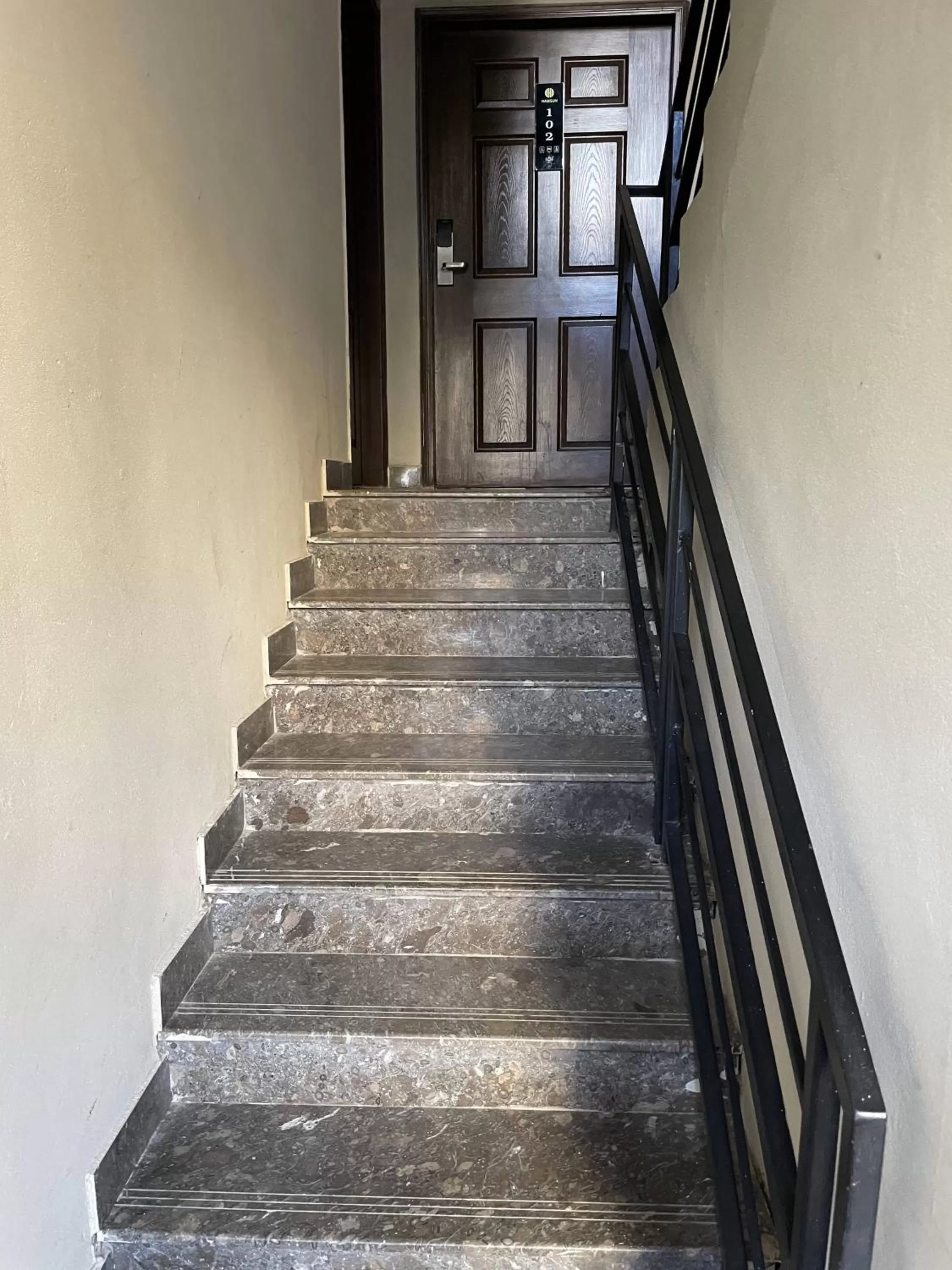 Facade/entrance in Hamsun Shahrah-e-Faisal