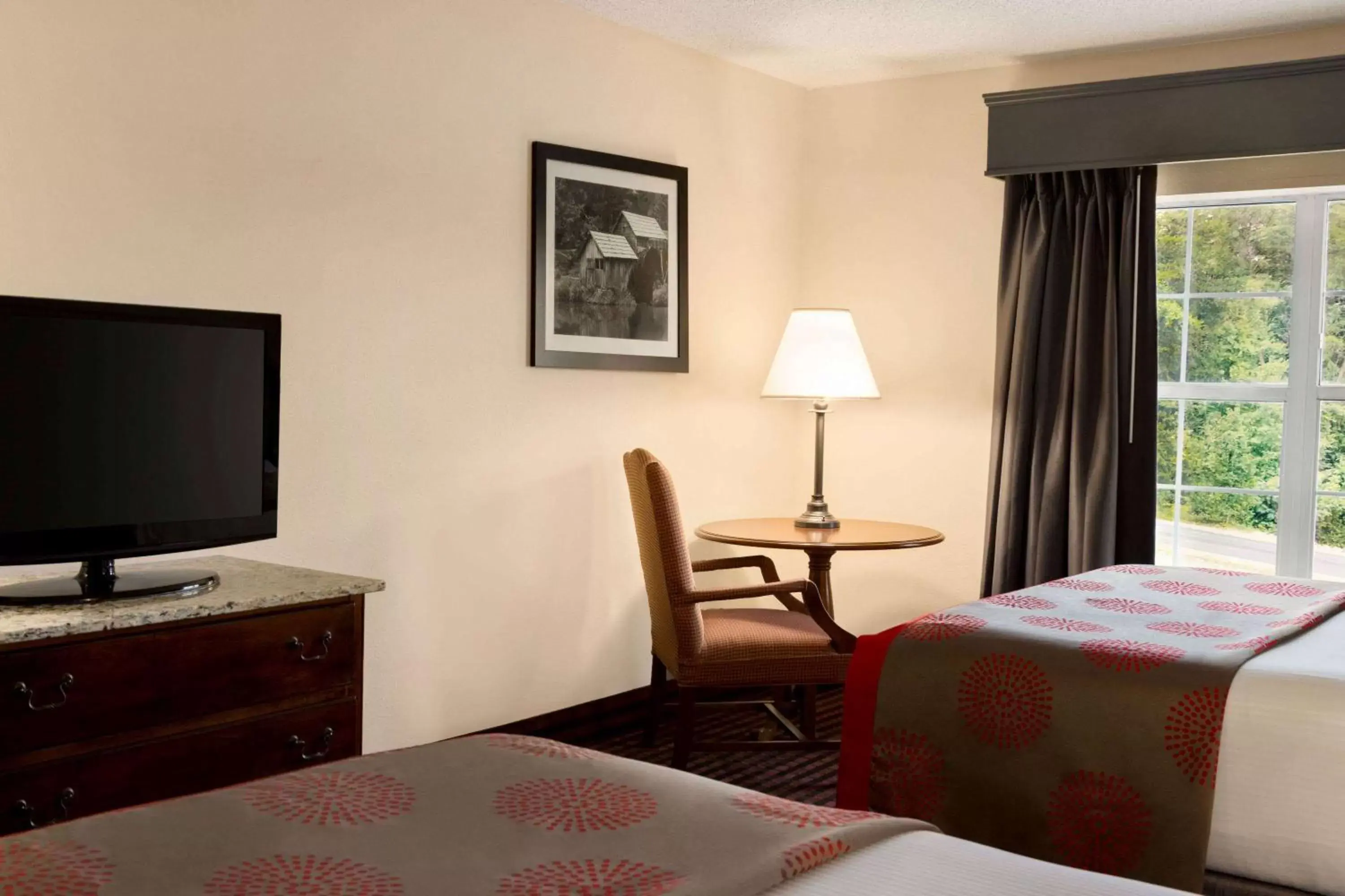 Photo of the whole room, TV/Entertainment Center in Ramada by Wyndham Pigeon Forge North