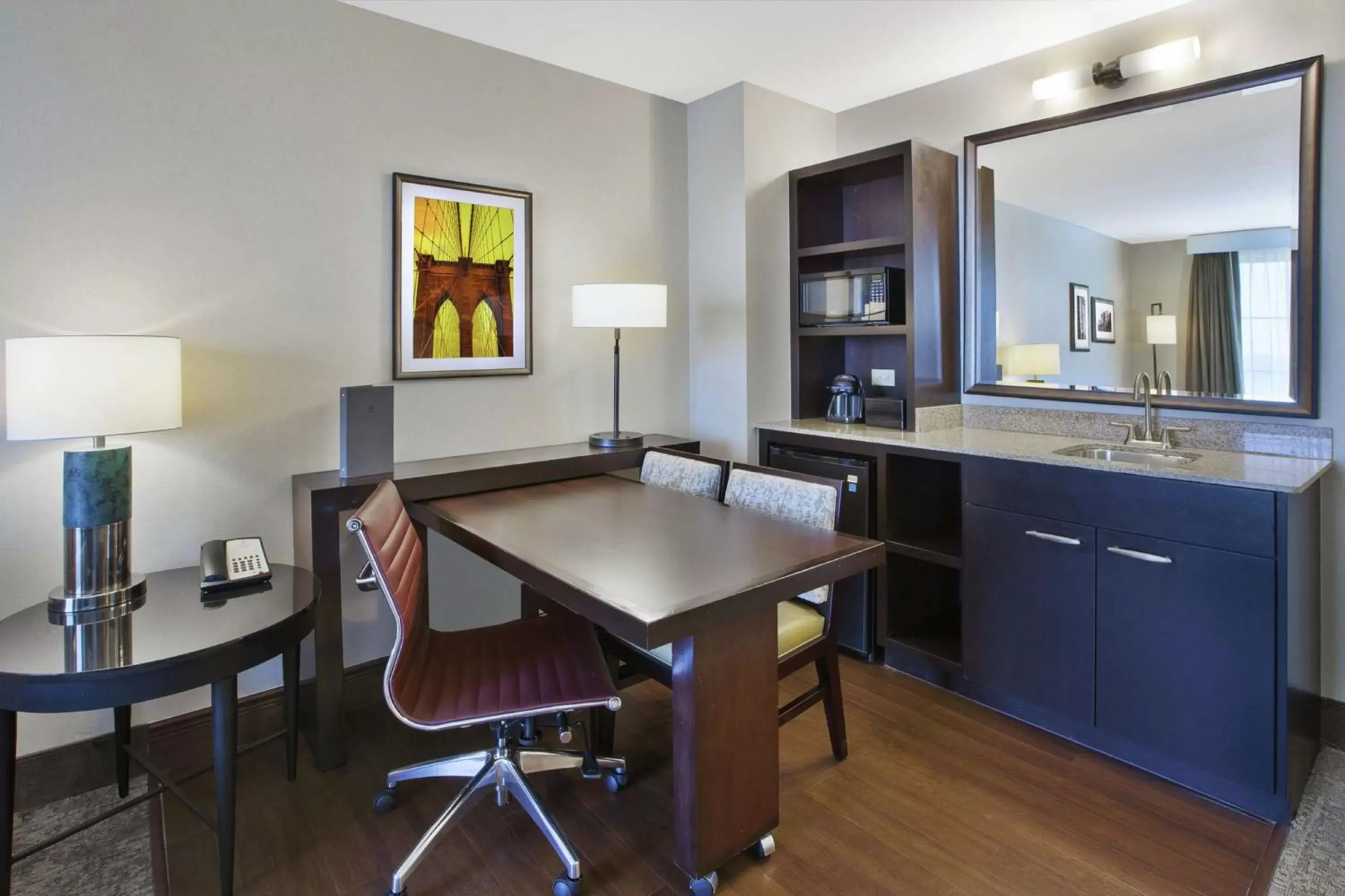 Bedroom, Kitchen/Kitchenette in Embassy Suites Columbus - Airport