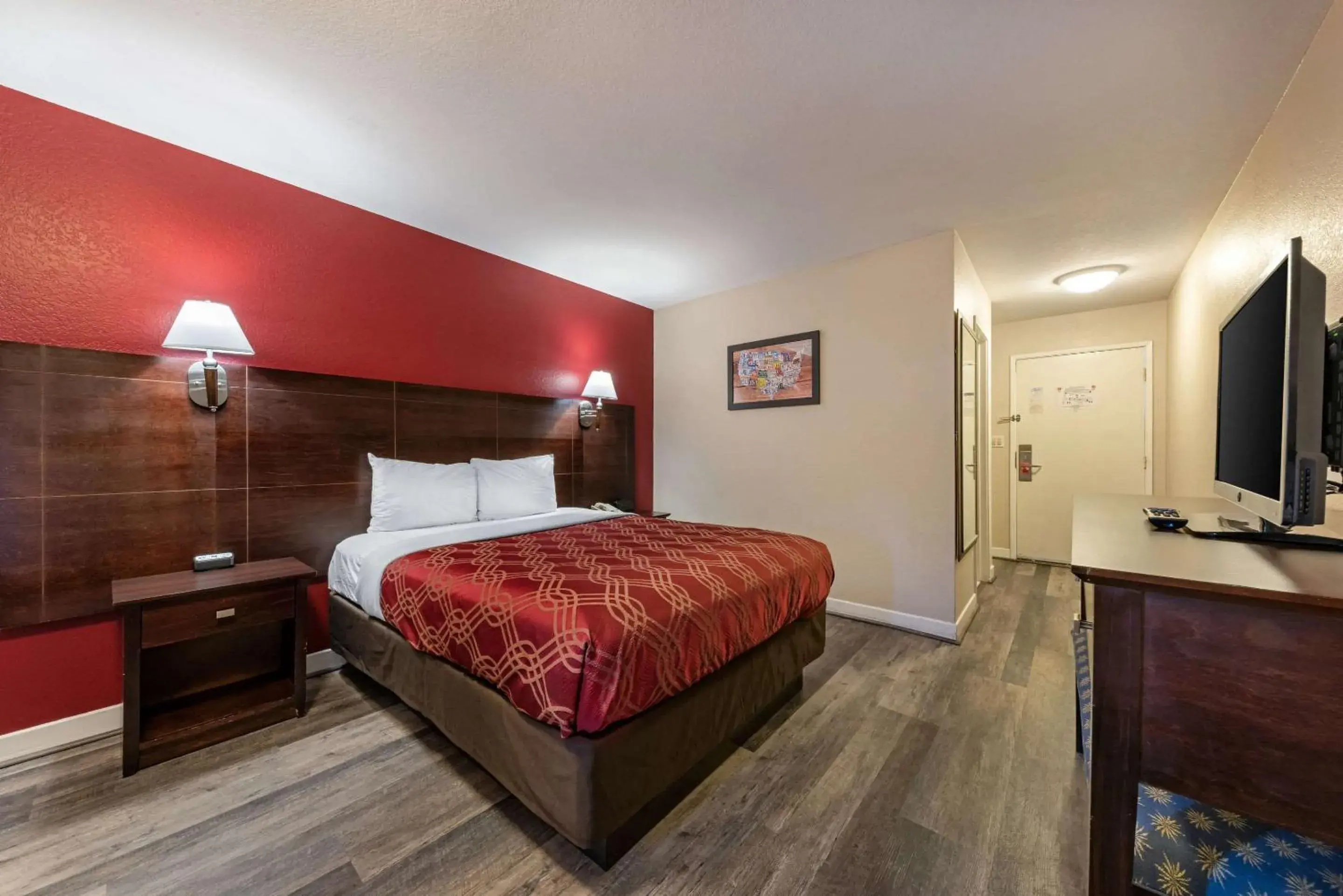 Photo of the whole room, Bed in Bay Breeze Inn Photo of the whole room, Bed in Bay Breeze Inn