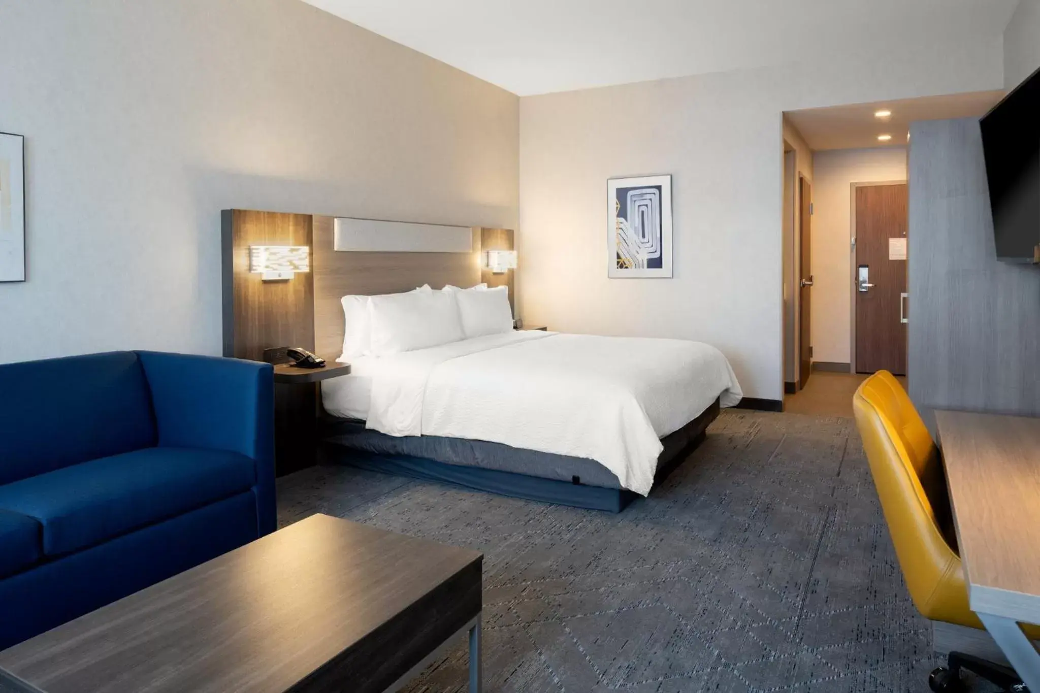 Photo of the whole room, Bed in Holiday Inn Express & Suites - Hollister, an IHG Hotel