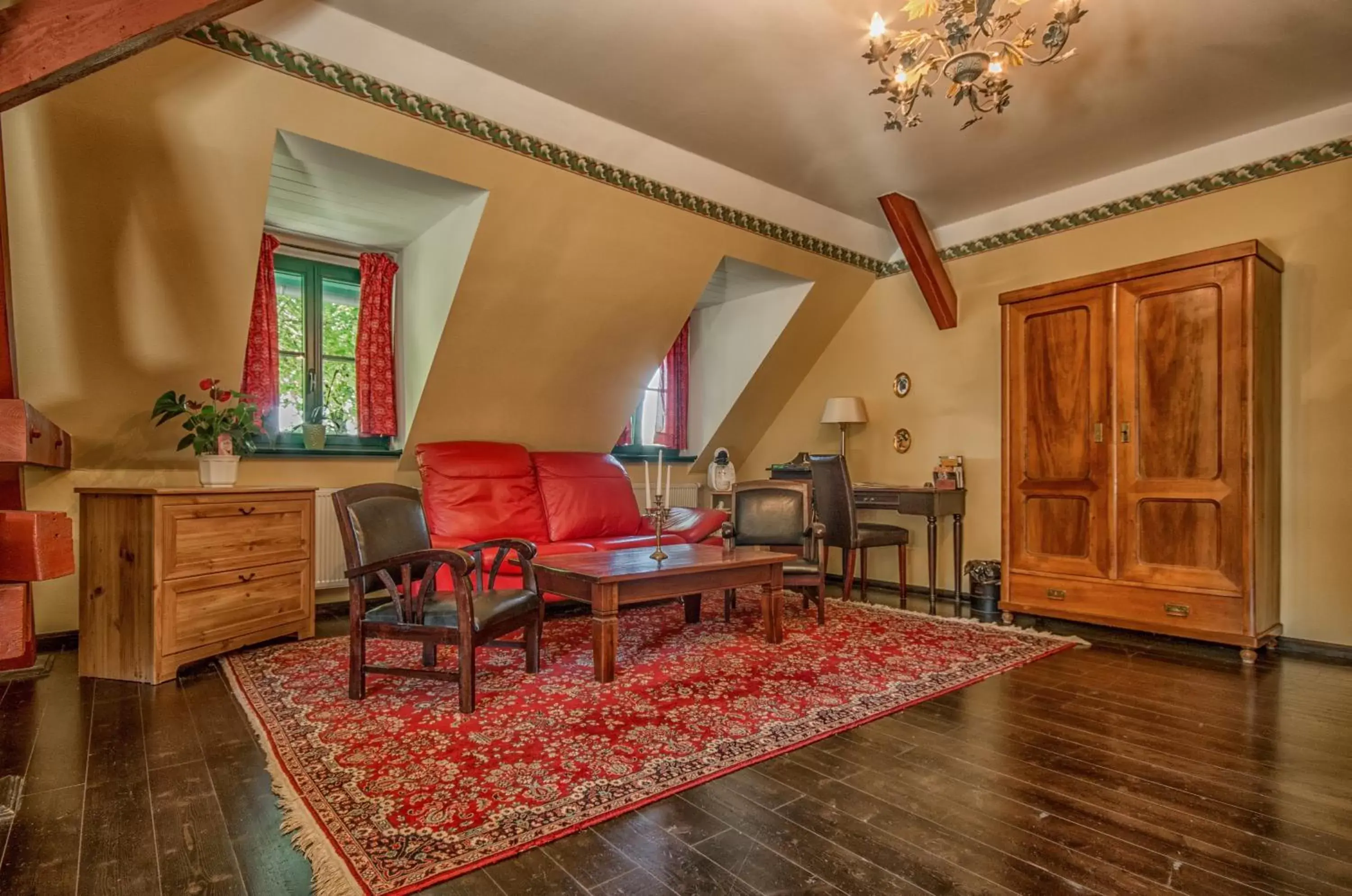 Photo of the whole room, Seating Area in Hotel zur Henne