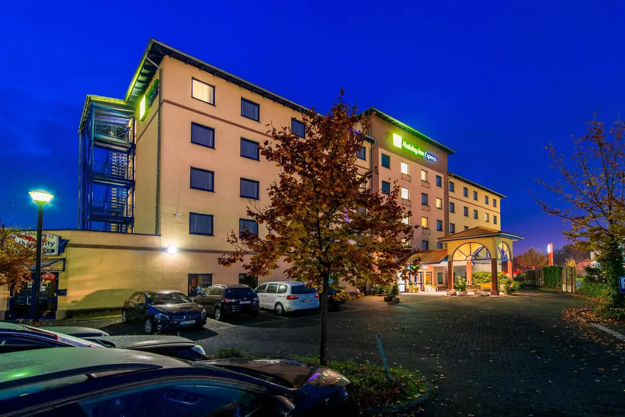 Property Building in Holiday Inn Express Cologne Troisdorf, an IHG Hotel