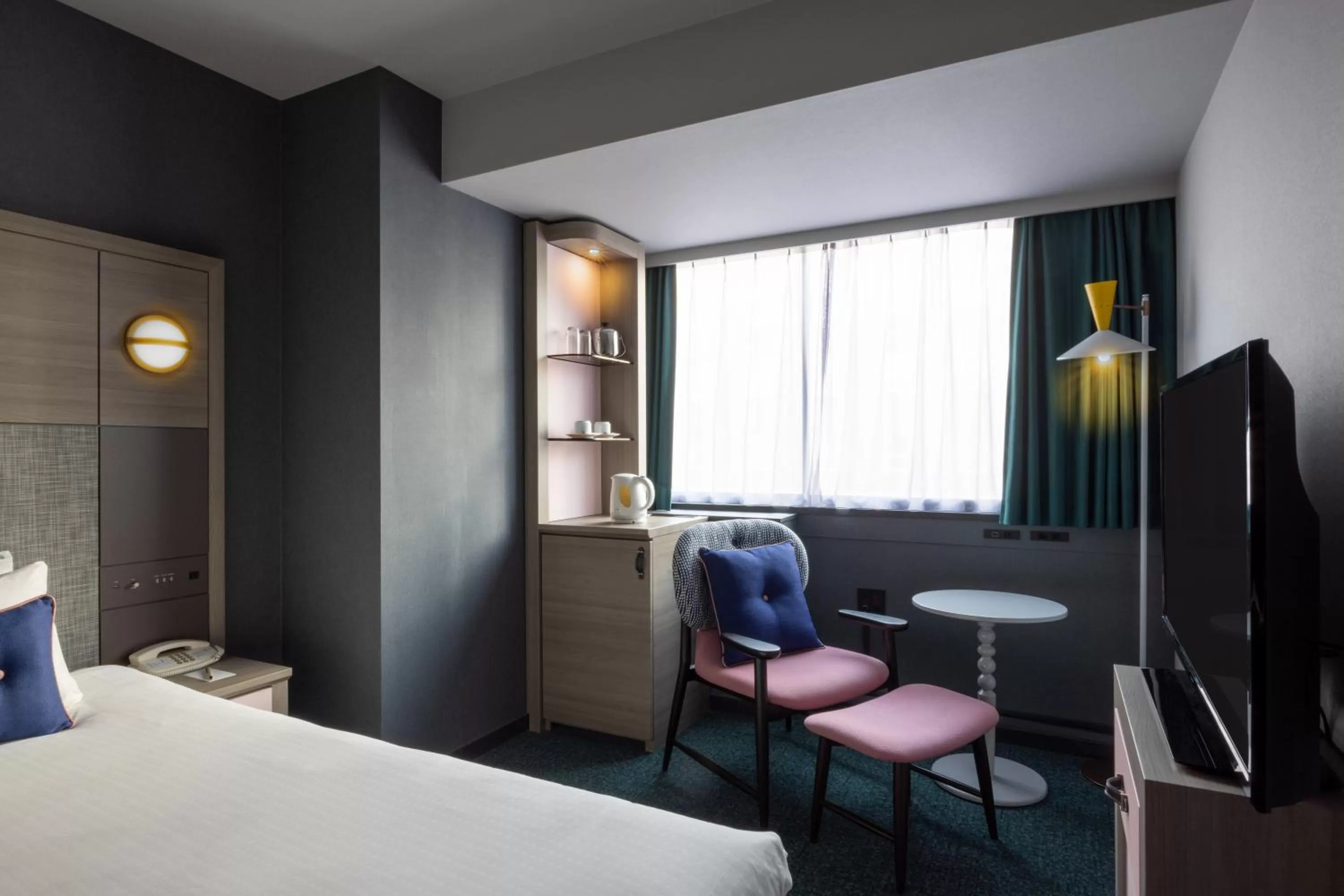 Bed, Seating Area in Mercure Tokyo Ginza