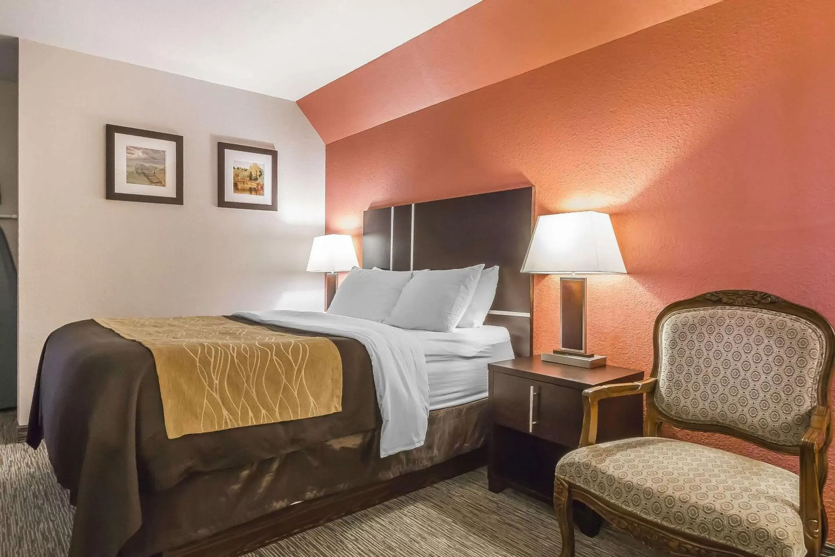 Photo of the whole room, Bed in Comfort Inn & Suites Yorkton