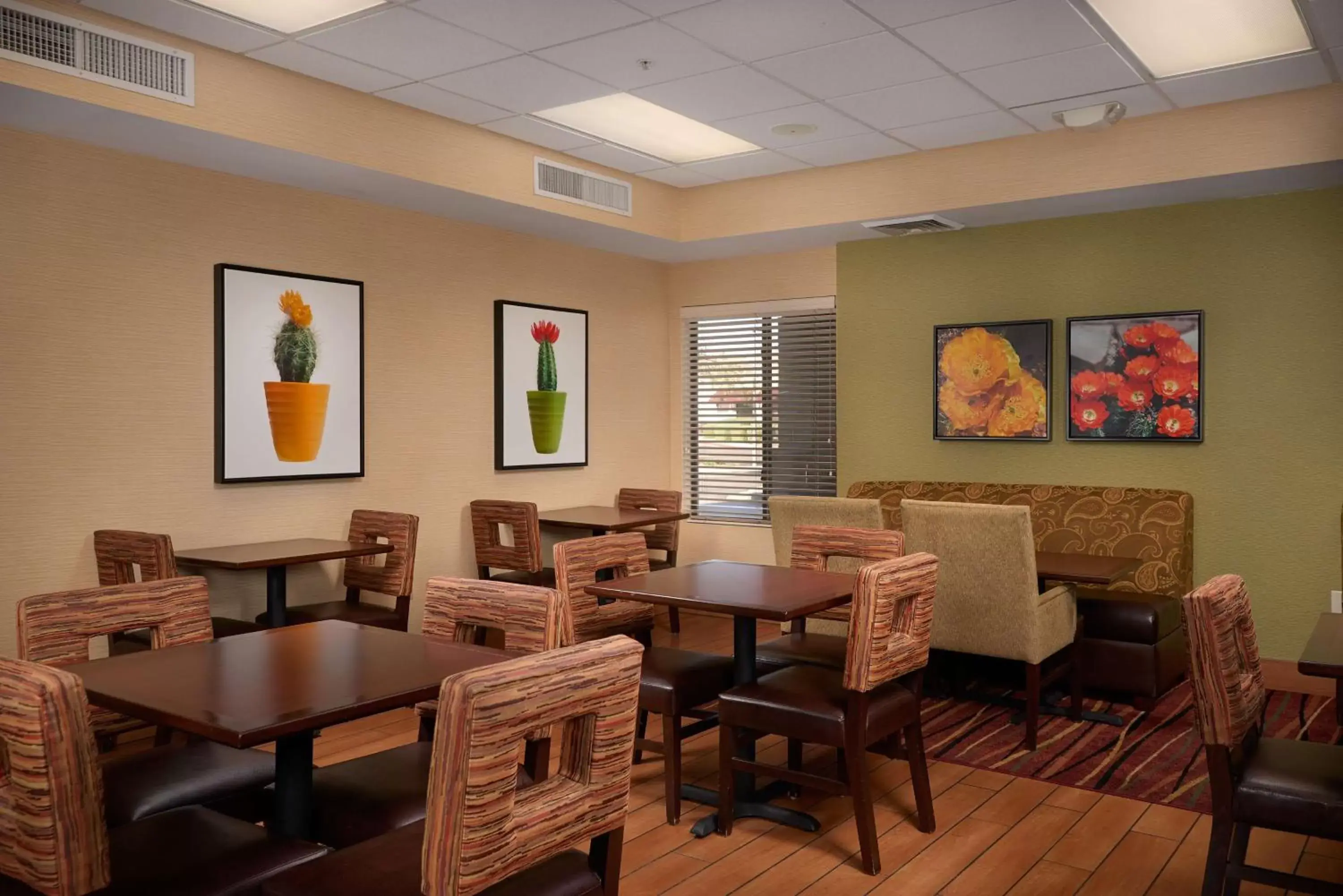 Dining area, Restaurant/Places to Eat in Hampton Inn Phoenix/Anthem