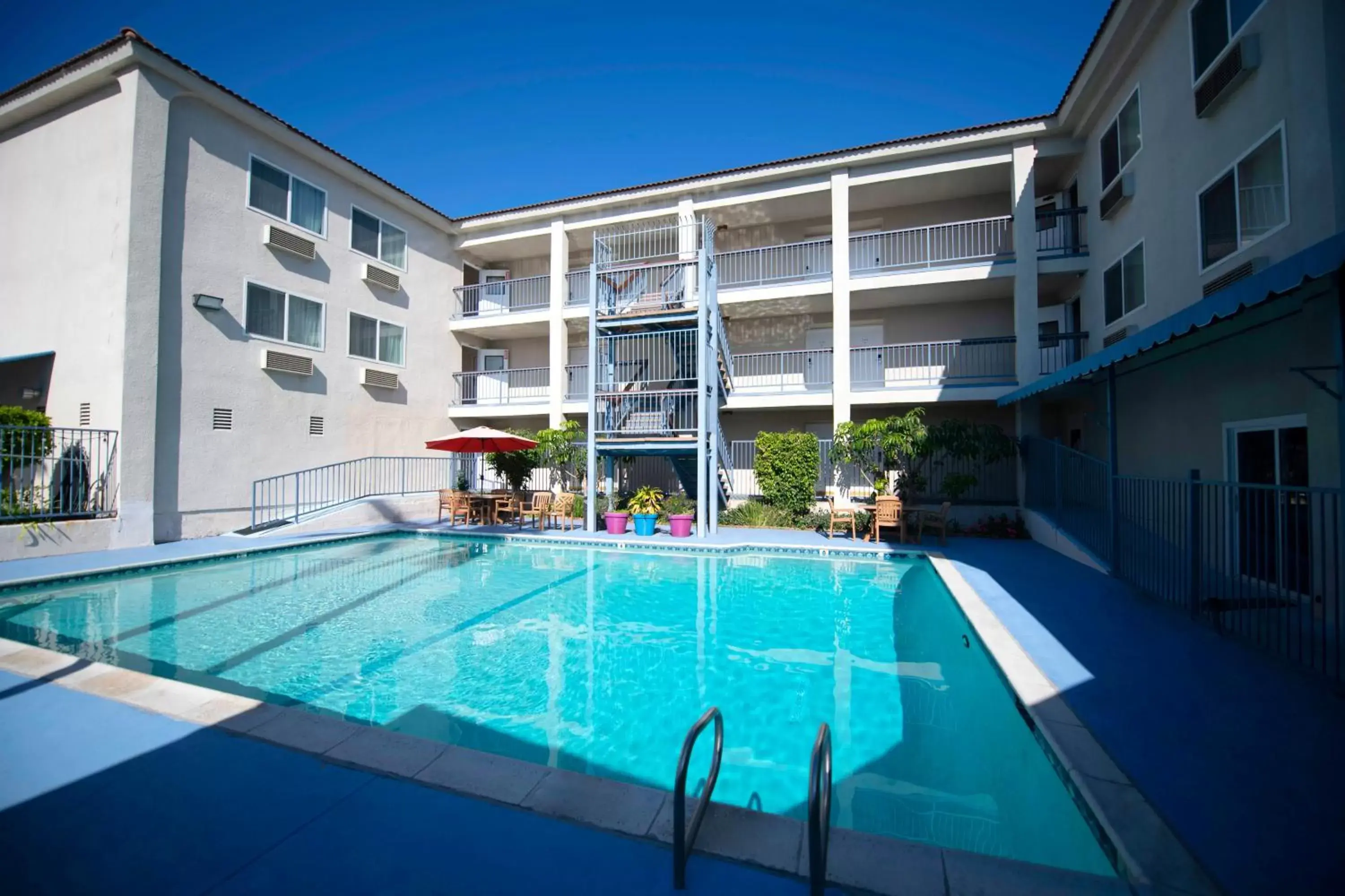 Swimming Pool in Brookhurst Plaza Inn