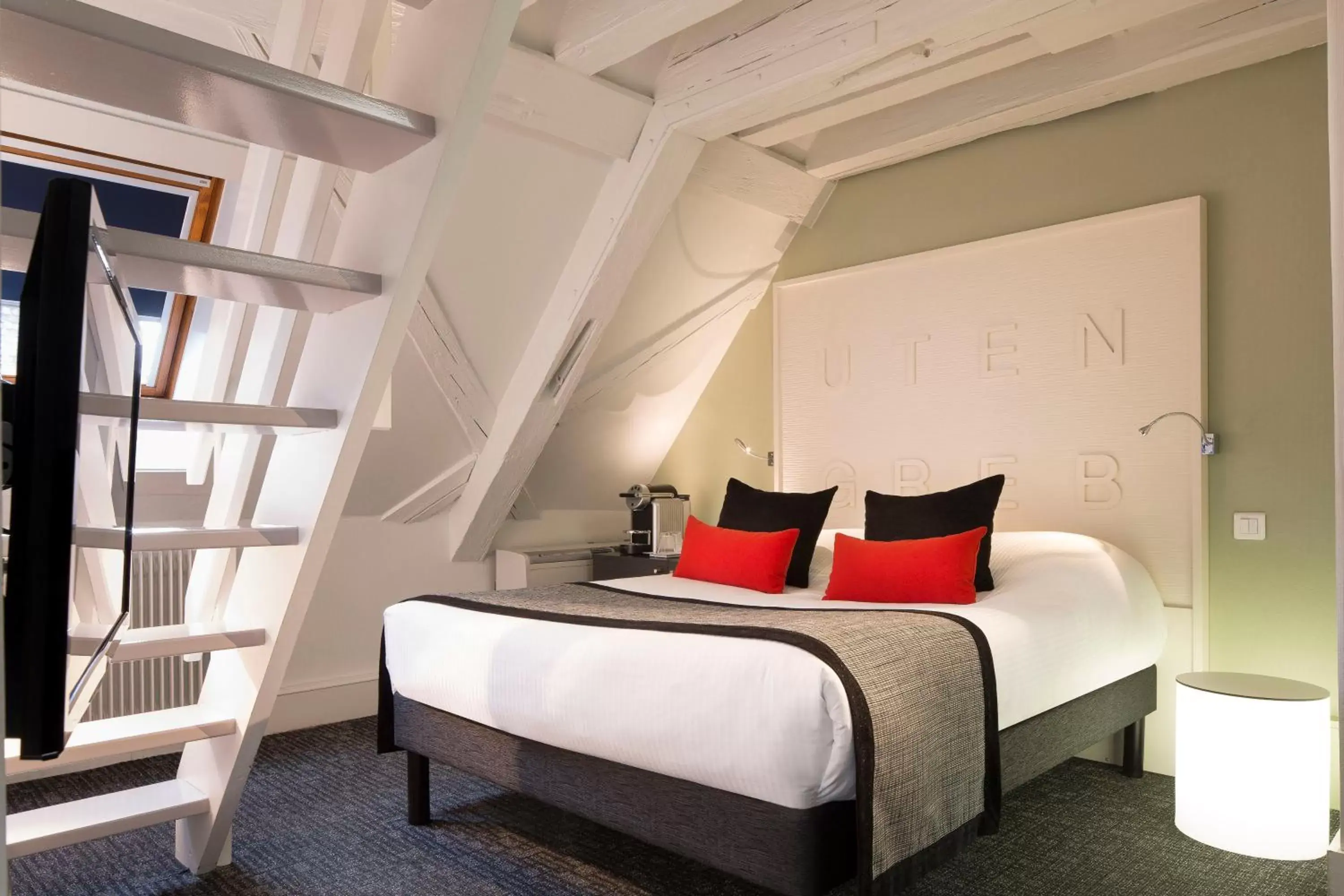 Photo of the whole room, Bed in Hôtel Gutenberg