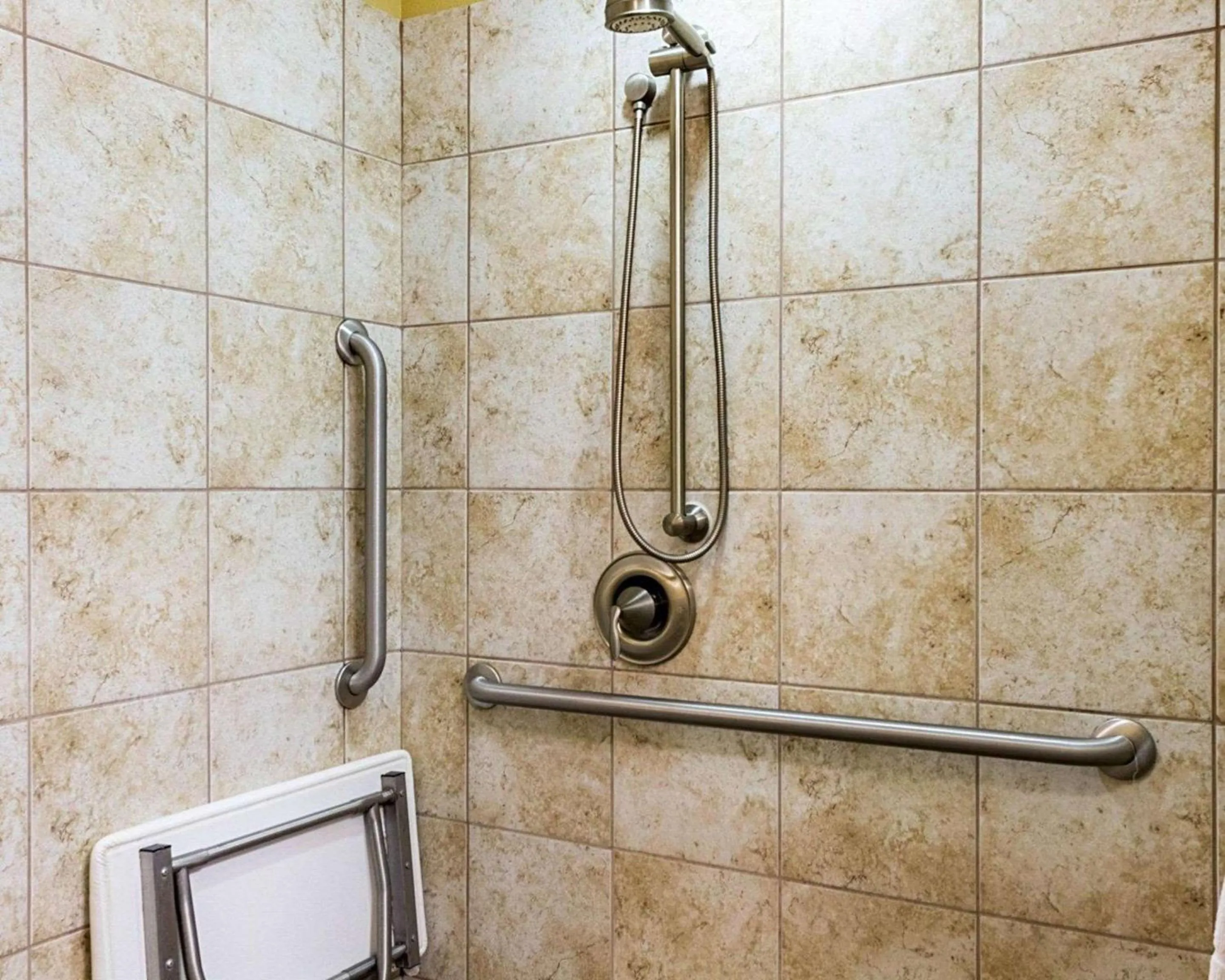 Shower in MainStay Suites Minot