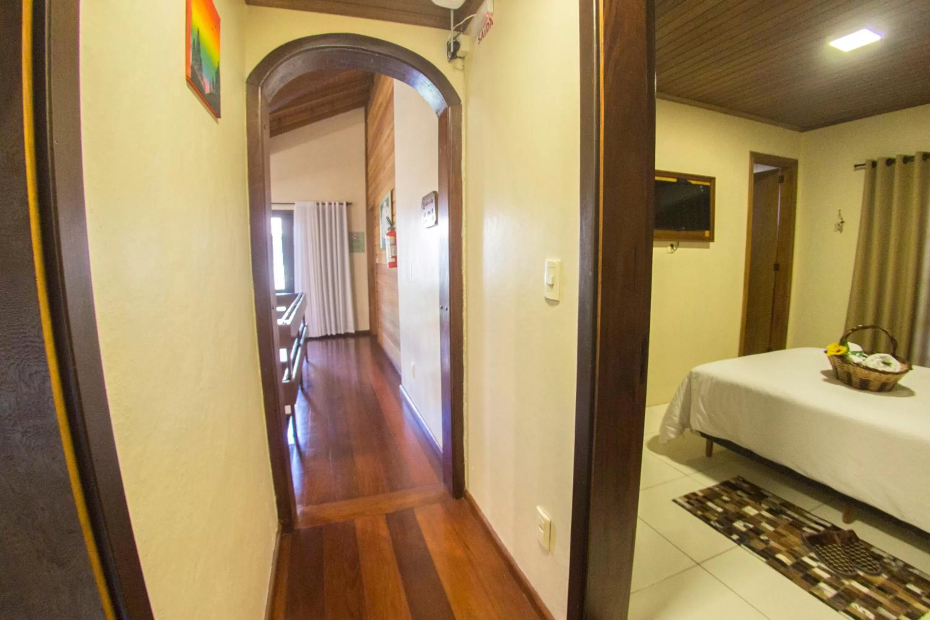 Bedroom, Bed in Pousada Green House by Conrado Vitali