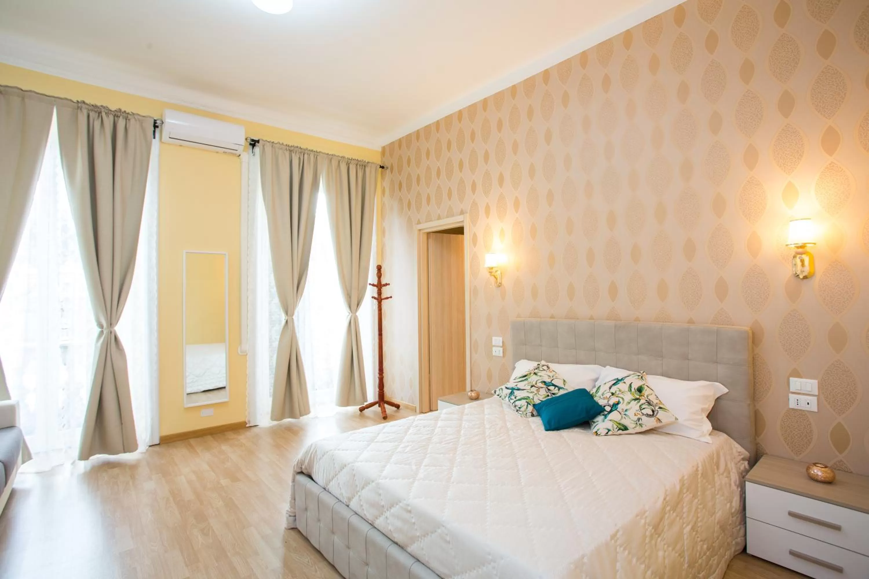 Shower, Bed in BQ House Castello Luxury Rooms