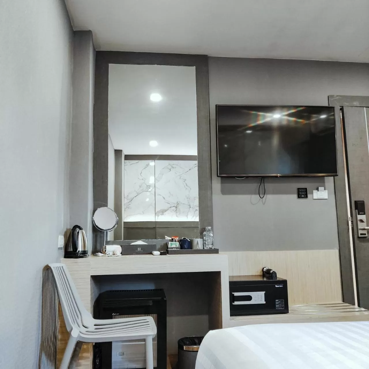 Bedroom in Hyde Park Hotel Bangkok