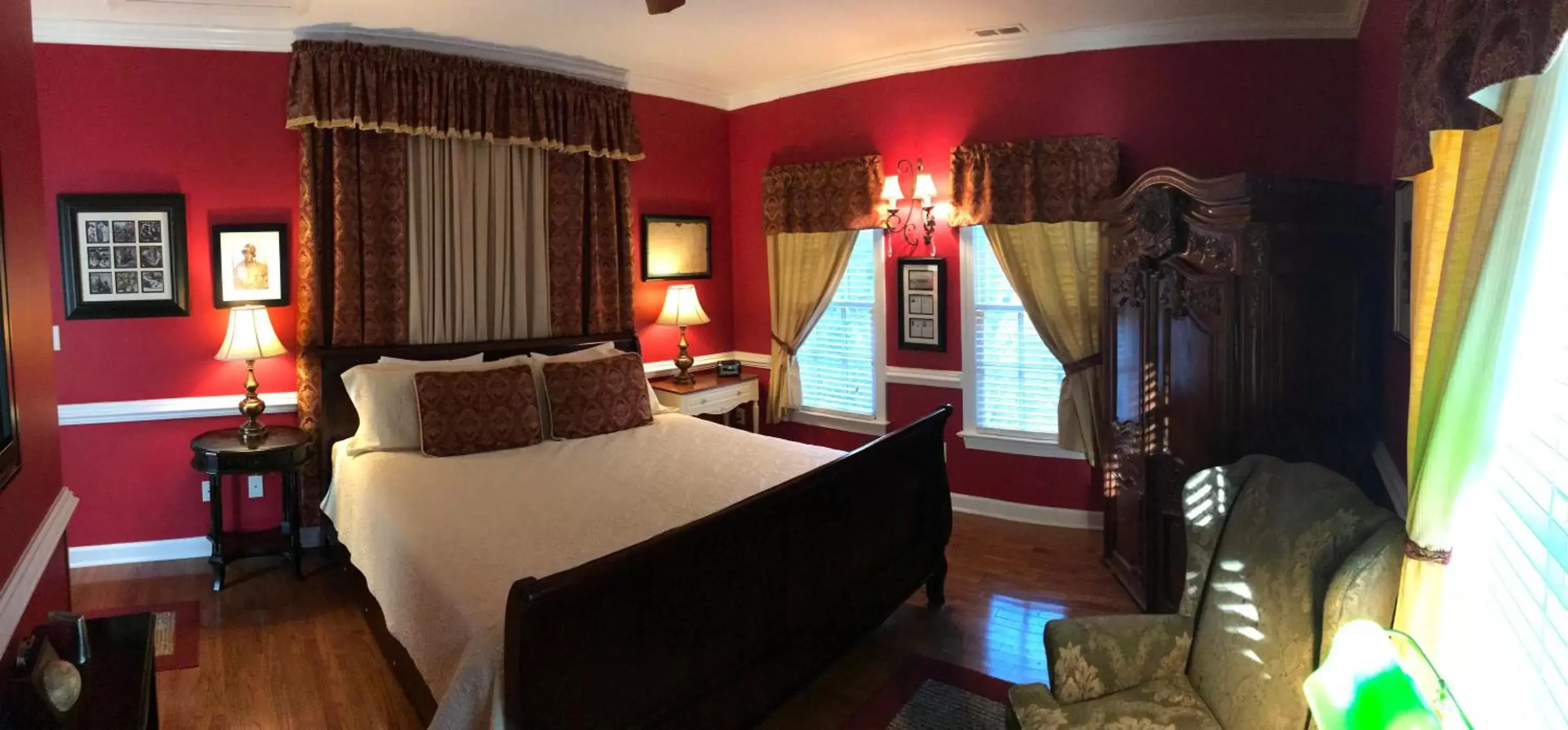 Photo of the whole room, Bed in A Williamsburg White House Inn