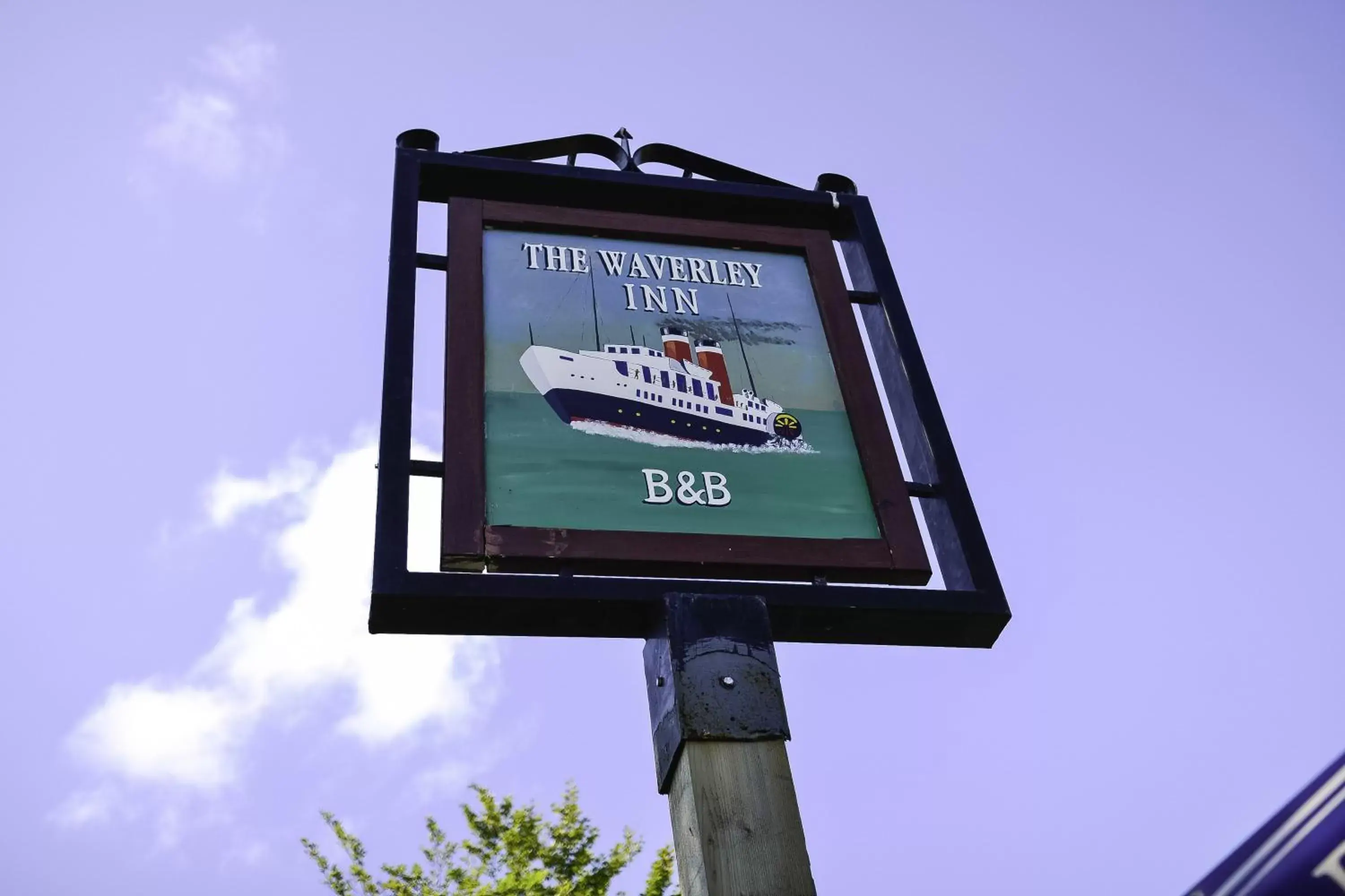 Property logo or sign, TV/Entertainment Center in Waverley Inn