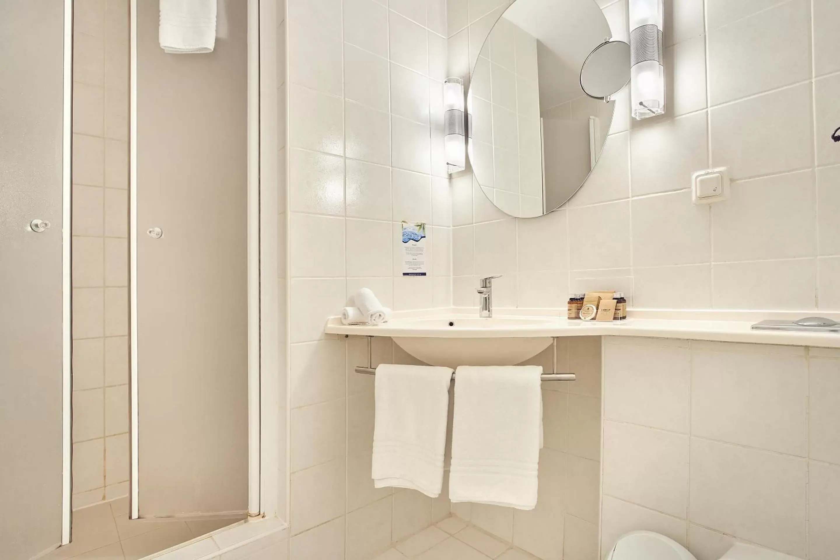 Standard Twin Room in Continental Forum Constanta Standard Twin Room in Continental Forum Constanta