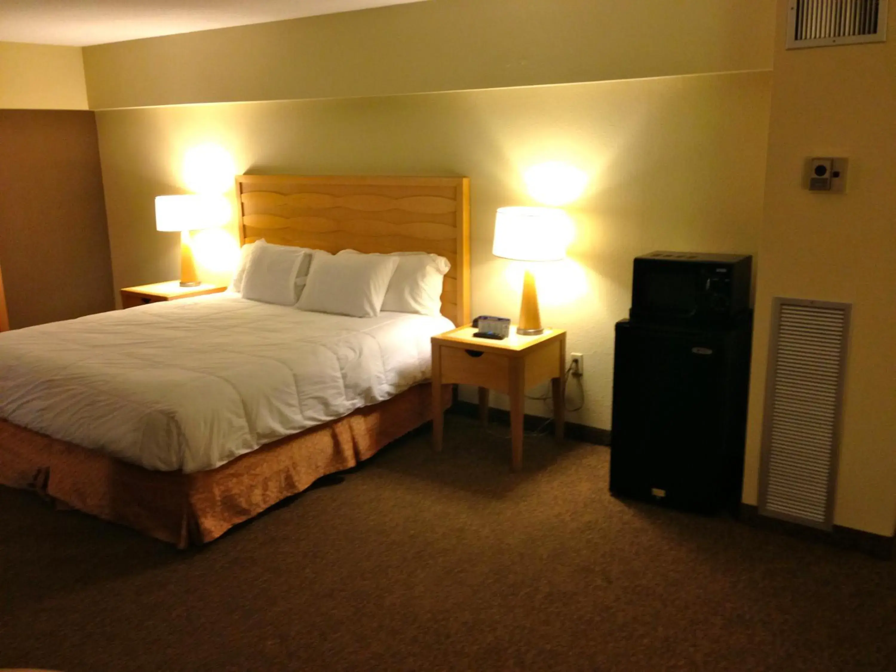 Bedroom, Bed in The Avalon Hotel and Conference Center