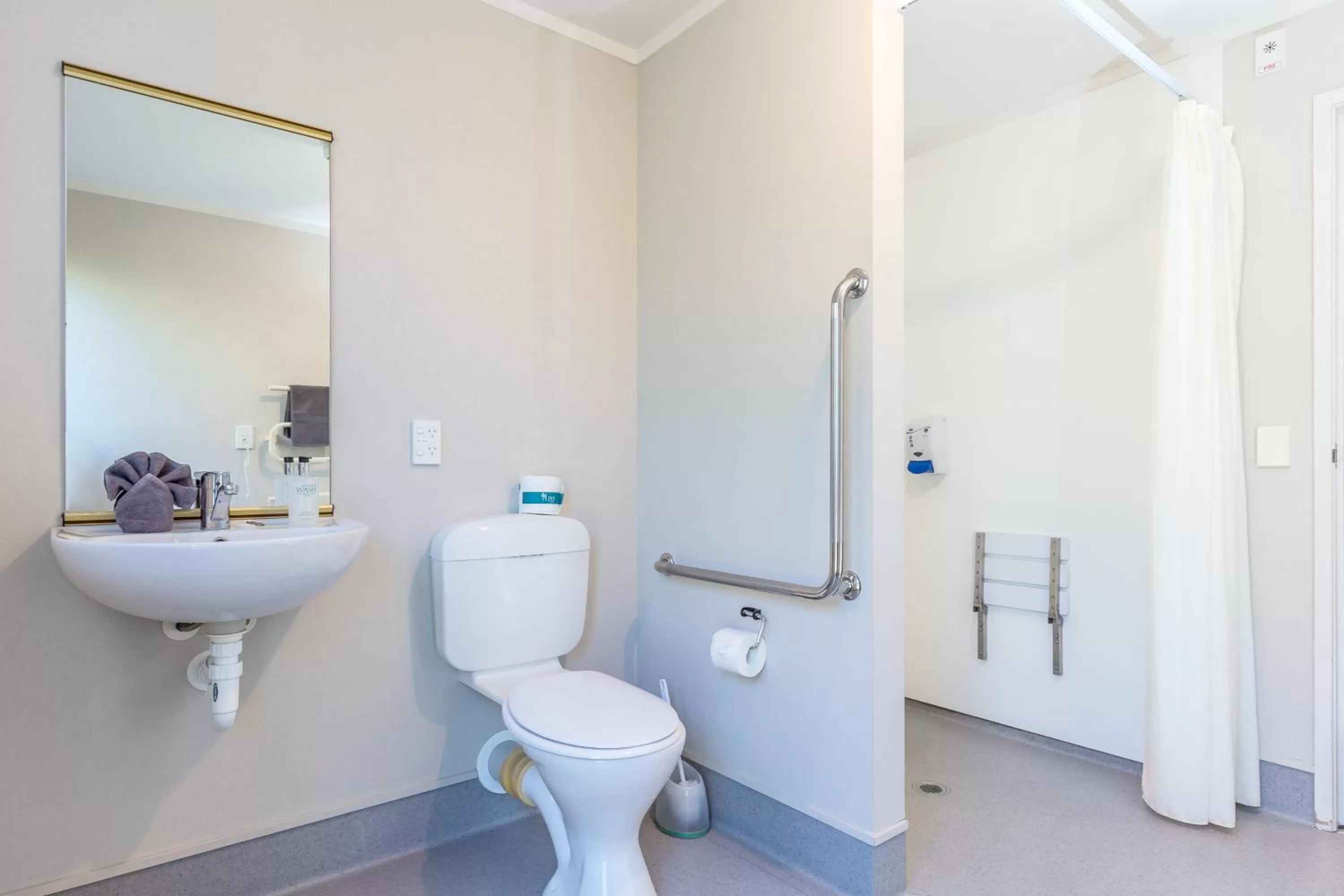 Shower in Cherylea Motel