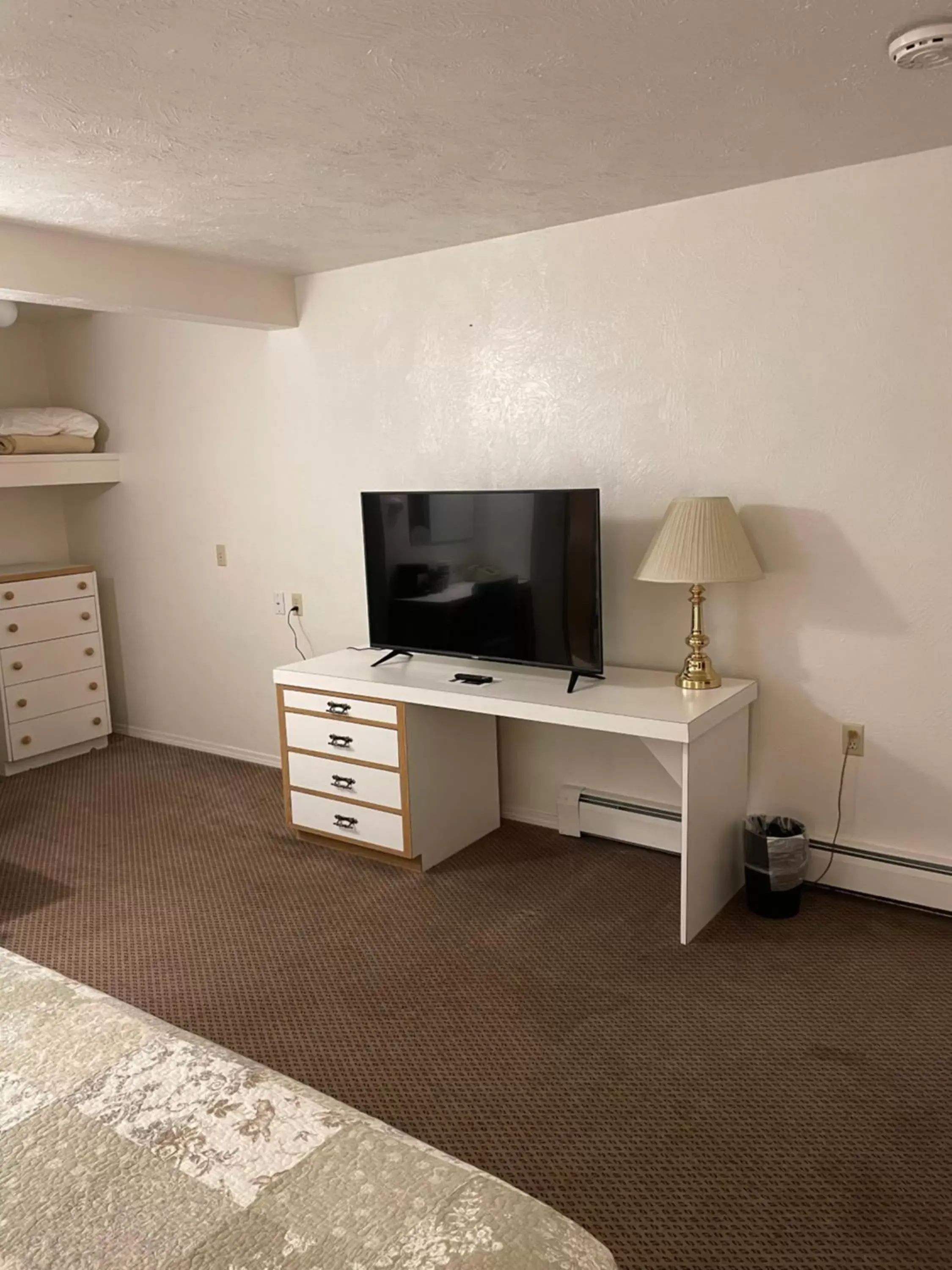 TV/Entertainment Center in Americas Best Value Inn Polson