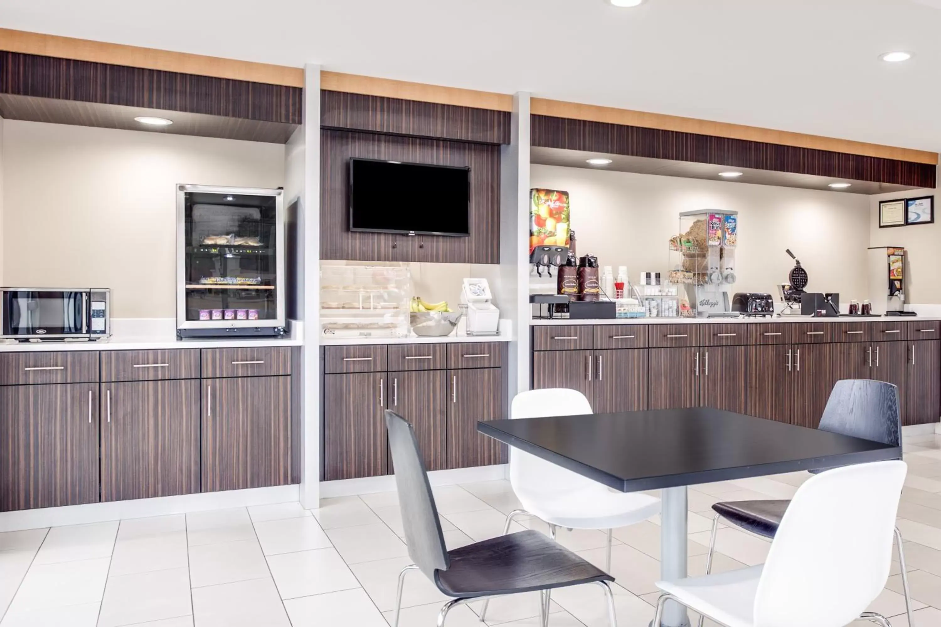 Lobby or reception, Restaurant/Places to Eat in Super 8 by Wyndham Dalton