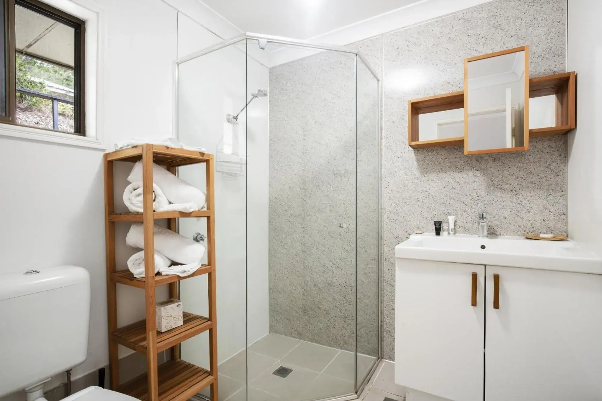 Bathroom in Cedar Creek Lodges