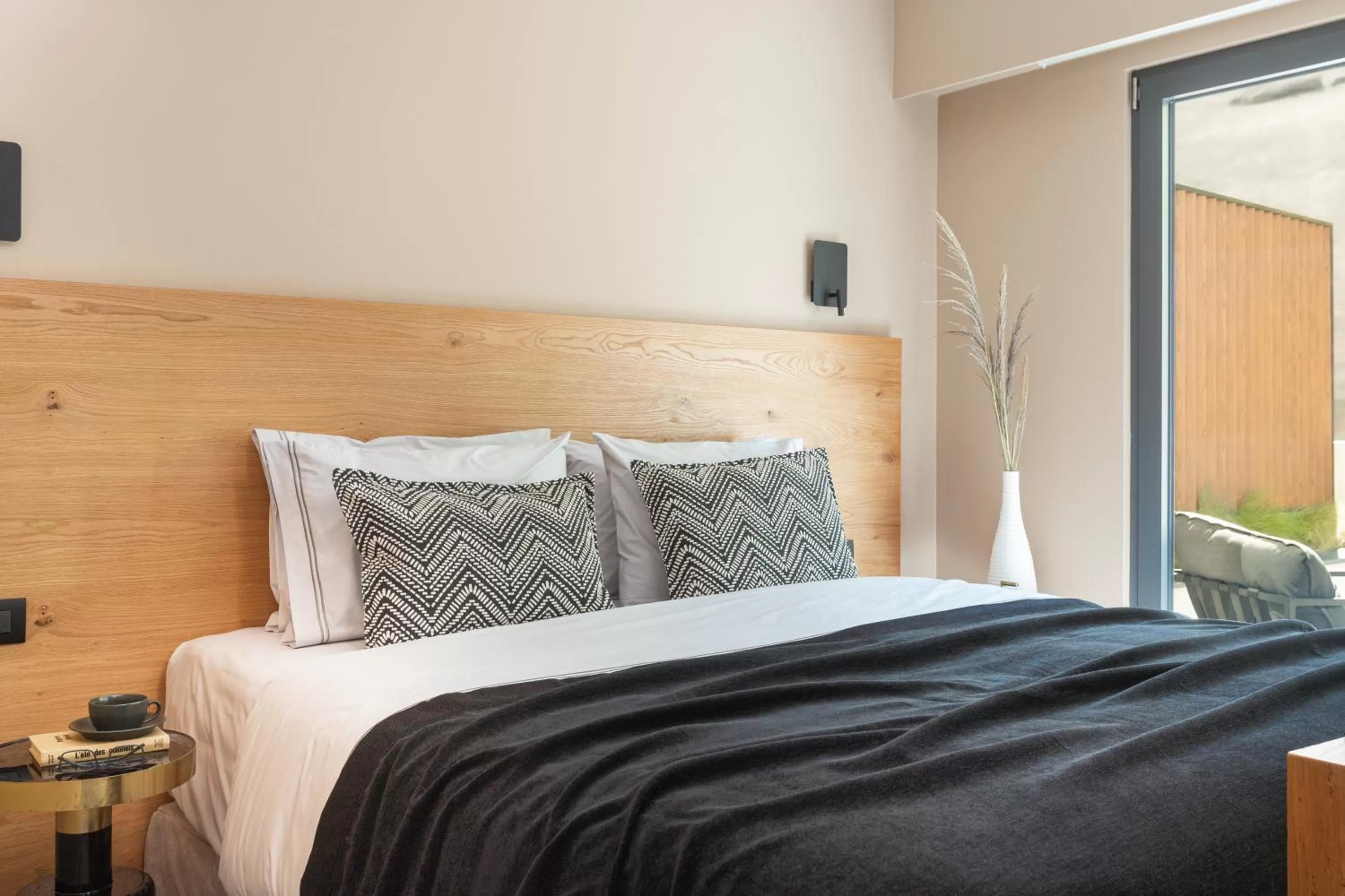 Bed in 11 Enteka Acropolis Suites