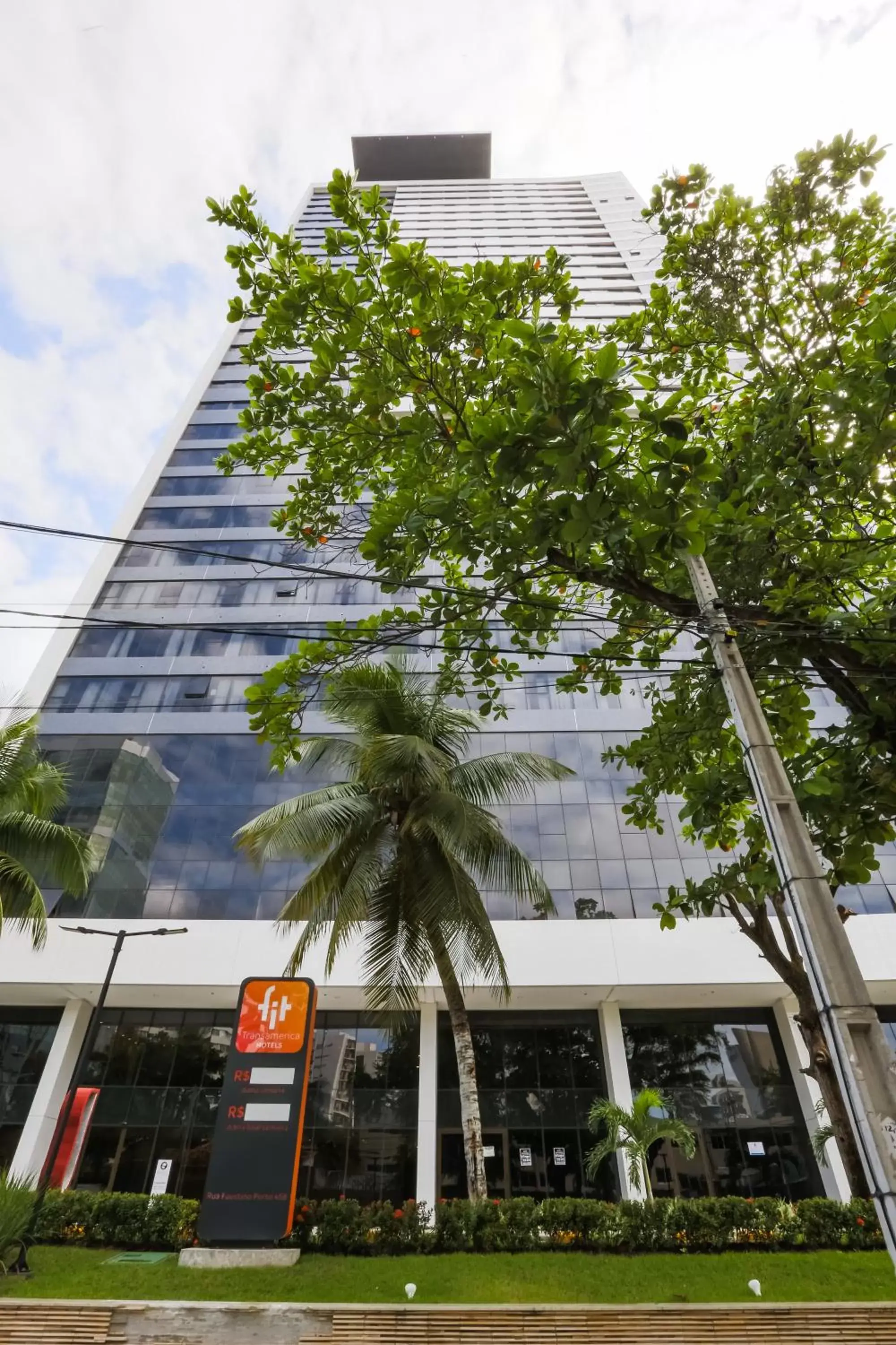 Facade/entrance, Property Building in Transamerica Fit Recife