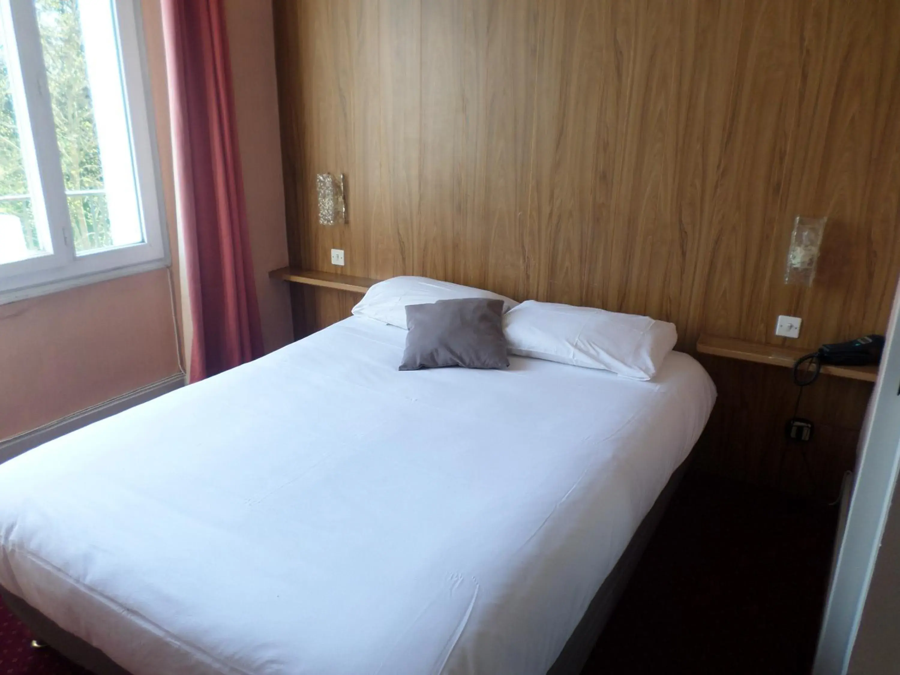 Bedroom, Bed in Hôtel Villa Du Parc