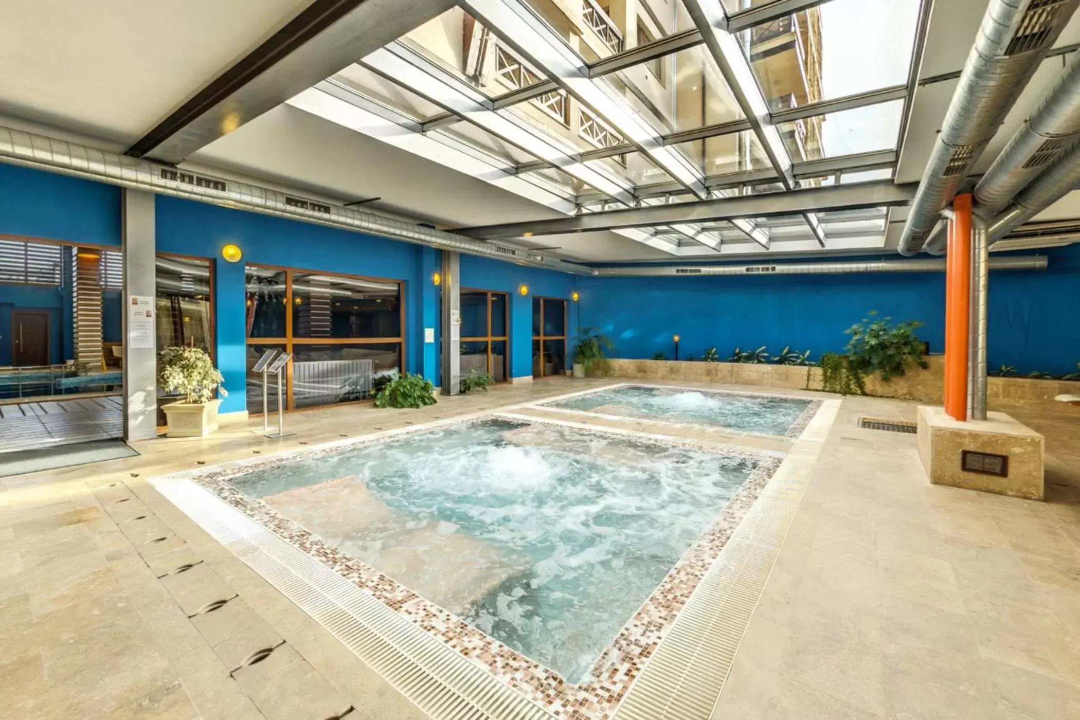 Hot Tub, Swimming Pool in Regnum Bansko Ski Hotel & SPA