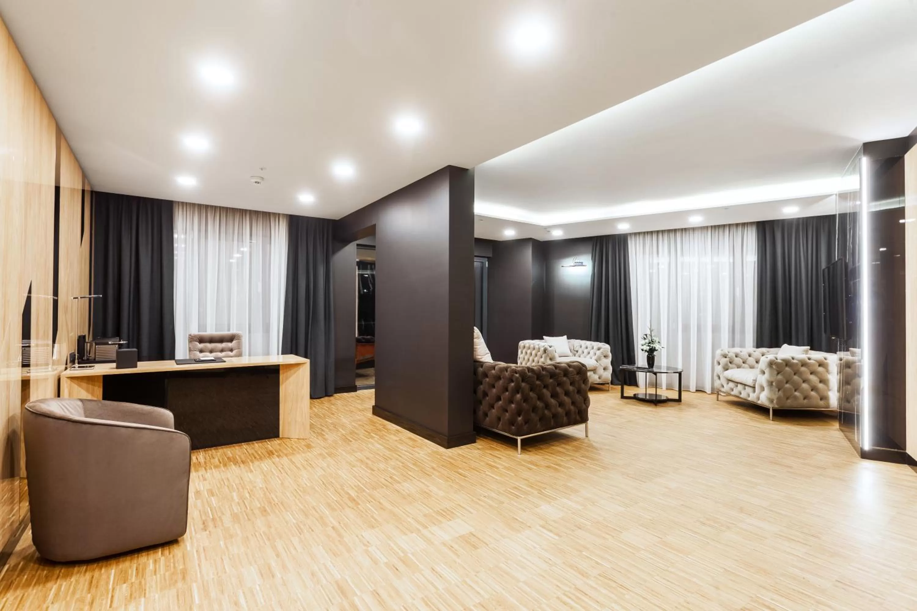 Library in Hotel Platinia