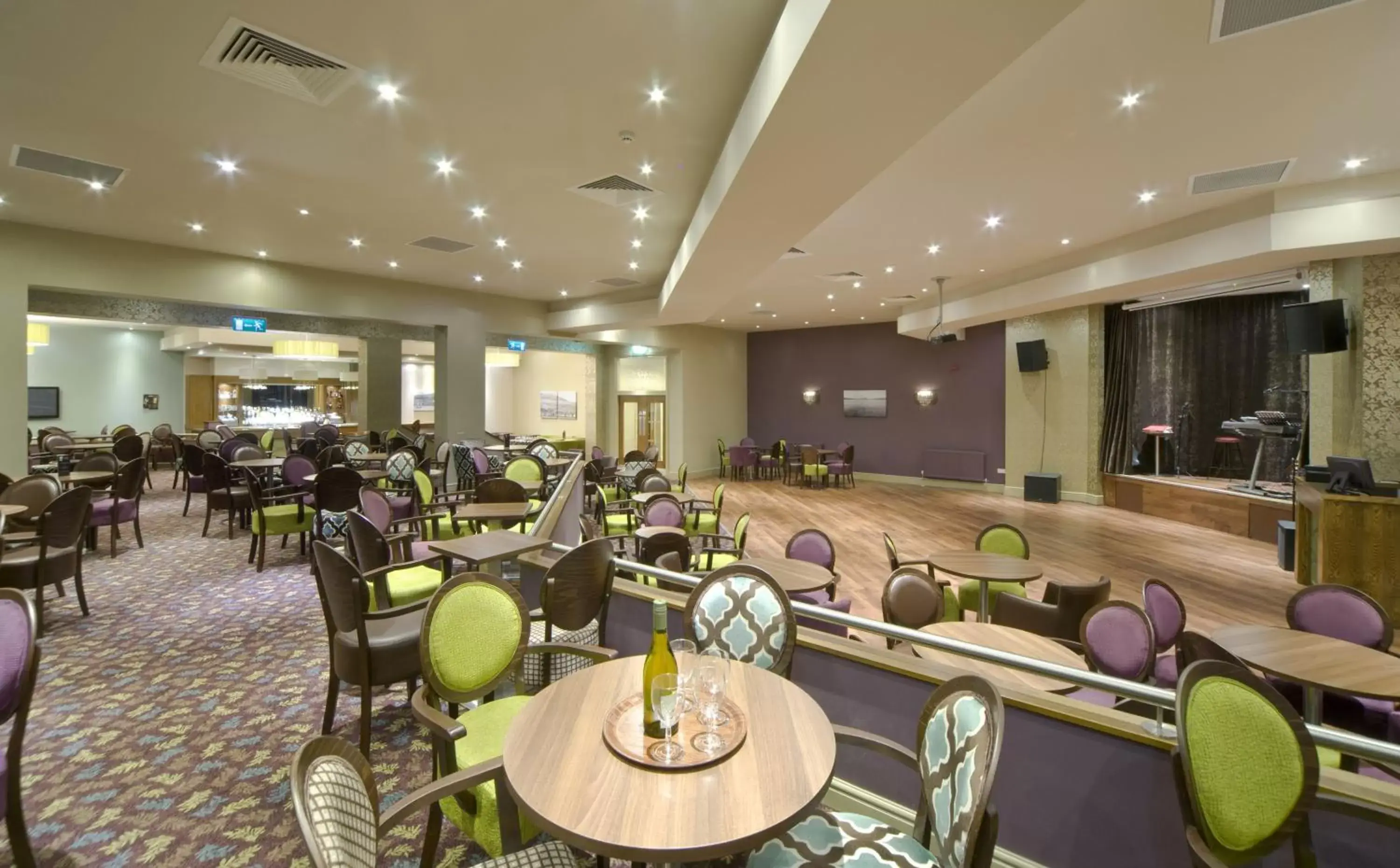 Lounge or bar, Restaurant/Places to Eat in The Glenburn Hotel