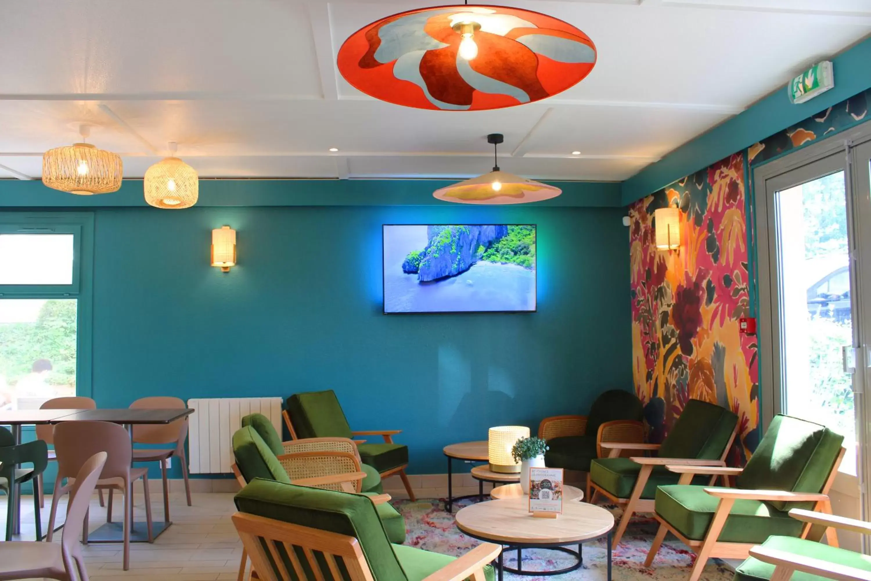 Communal lounge/ TV room, Restaurant/Places to Eat in KYRIAD HONFLEUR - La Riviere Saint Sauveur