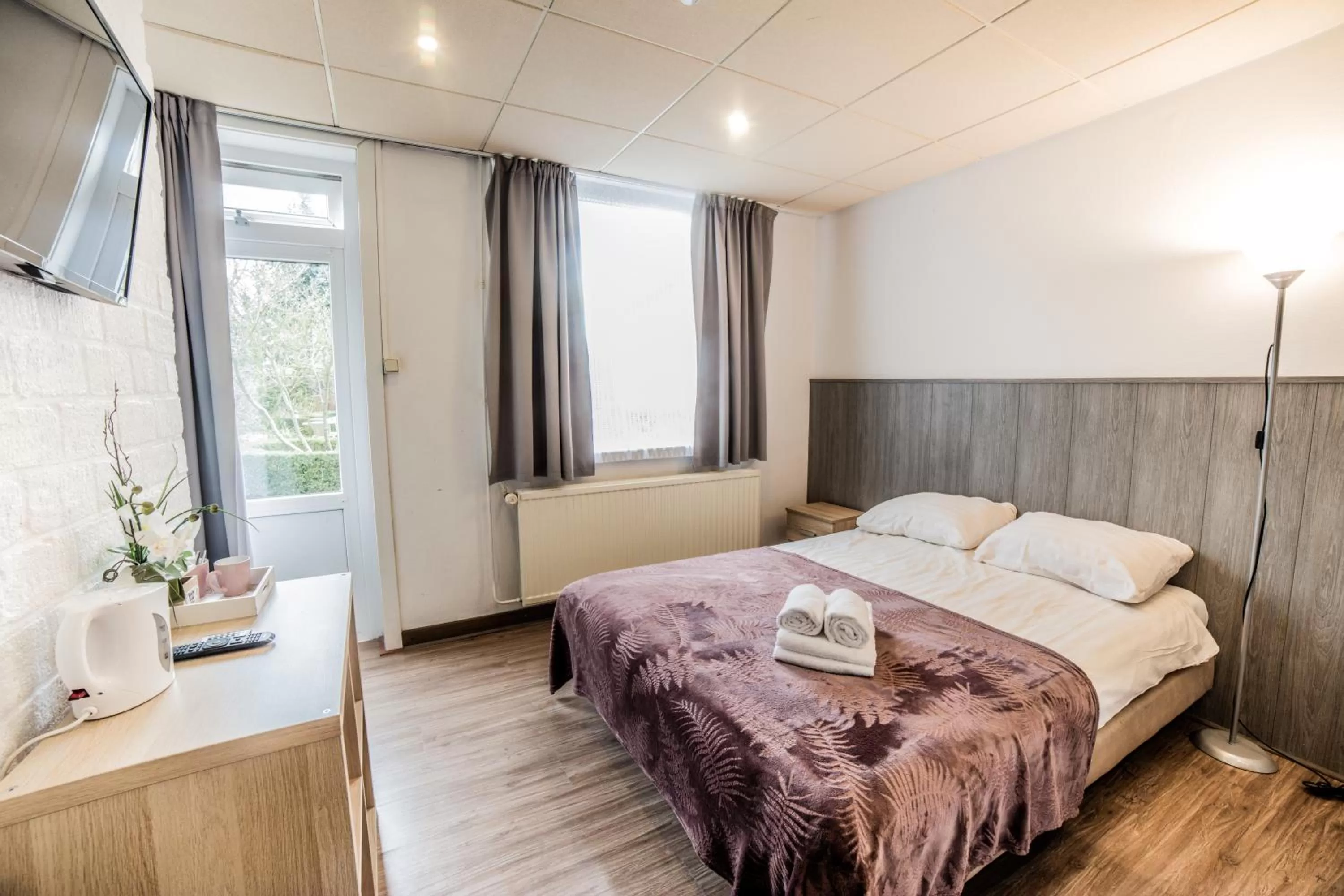 Bed in Hotel Le Provencal