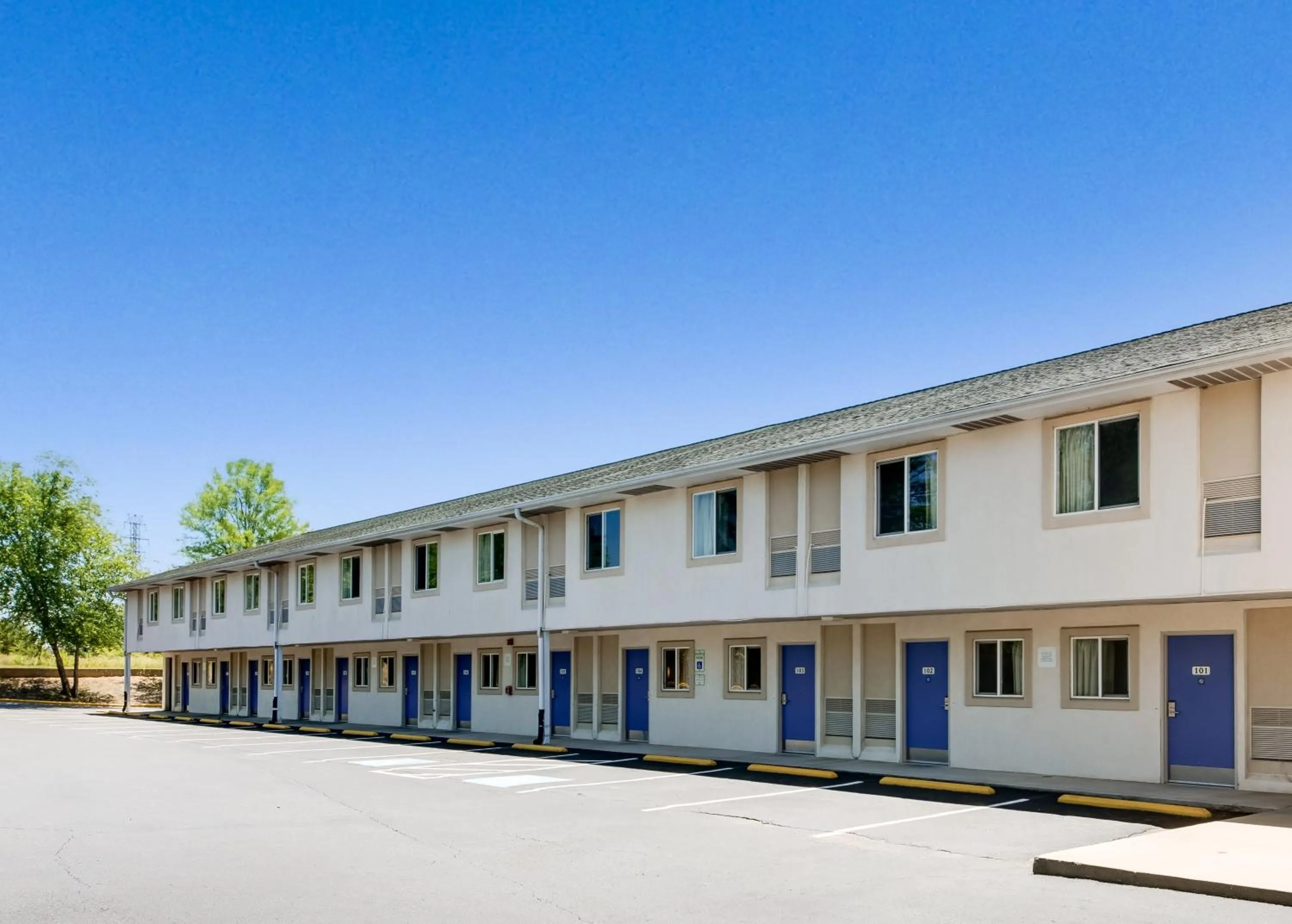 Facade/entrance in Motel 6-Statesville, NC